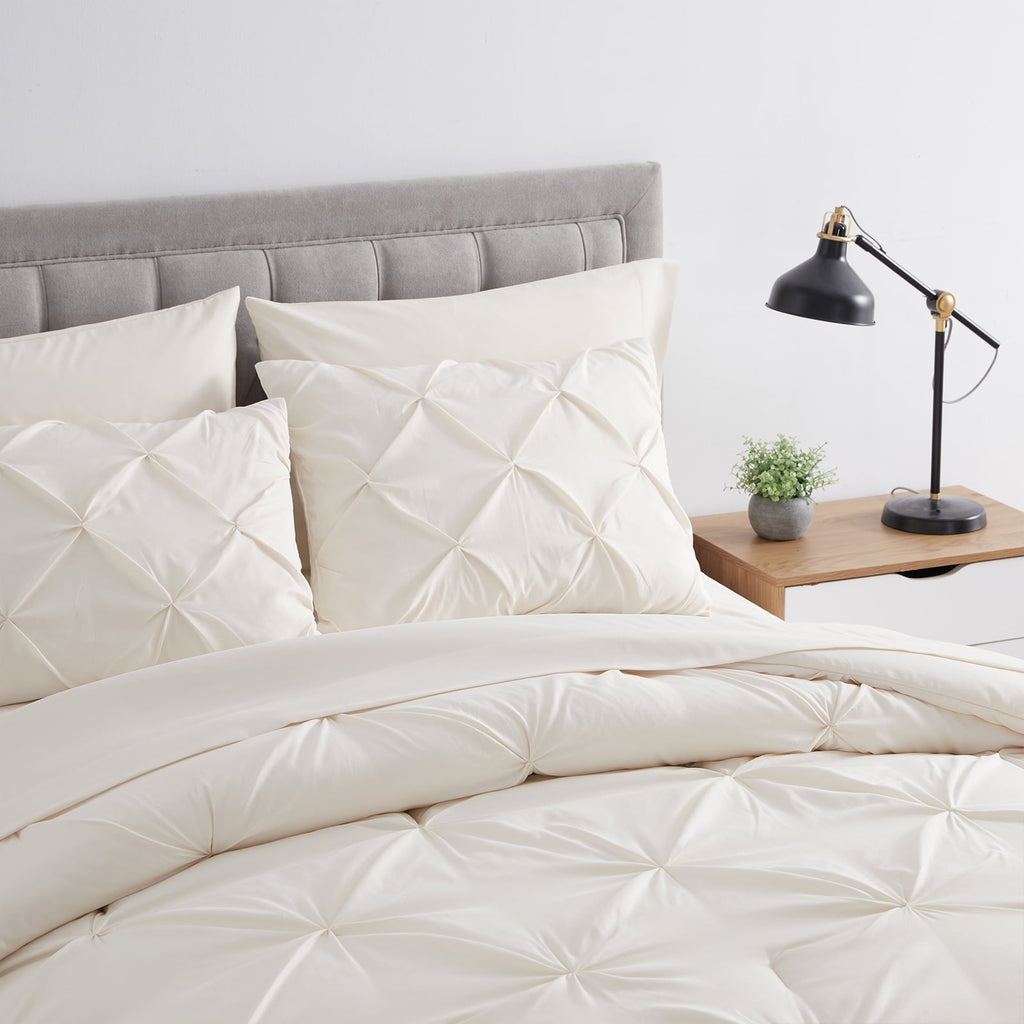 Hypoallergenic Cloud Comforter Set, 3-Piece, Queen, Pleated Wrinkle-Resistant Microfiber Bedding, Ivory, All-Season - All-Season Down Alternative Comforter Insert Detail