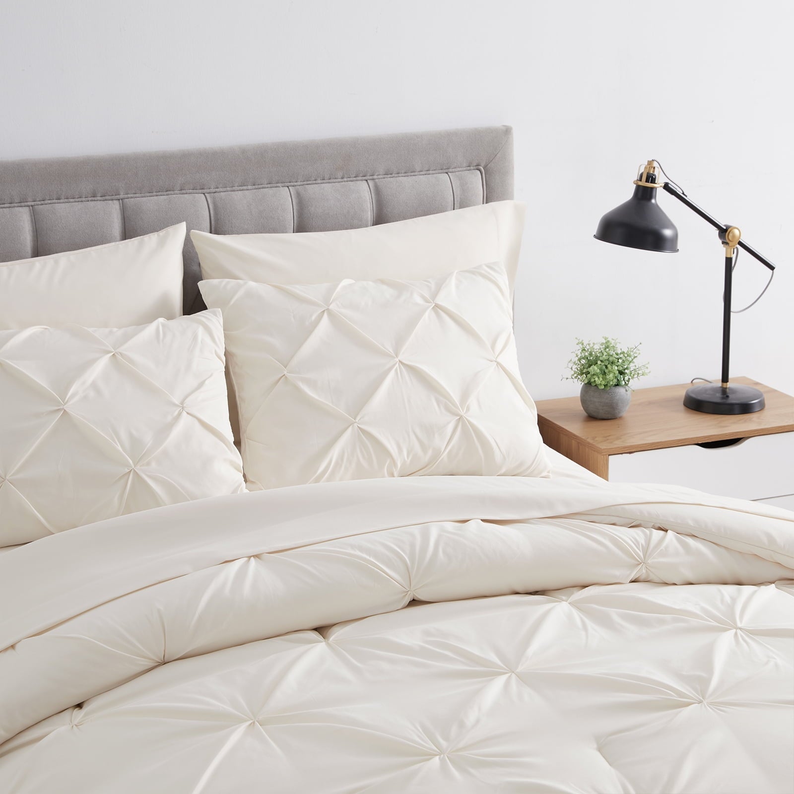 Hypoallergenic Cloud Comforter Set, 3-Piece, Queen, Pleated Wrinkle-Resistant Microfiber Bedding, Ivory, All-Season - All-Season Down Alternative Comforter Insert Detail