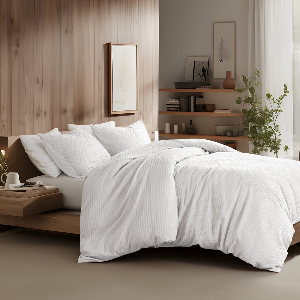Hypoallergenic Cloud Comforter Sets Twin/Twin-XL, 2 Piece Soft Bedding Sets, Off-White Comforter Bed Set with Pillow Shams - All-Season Down Alternative Comforter Insert Detail