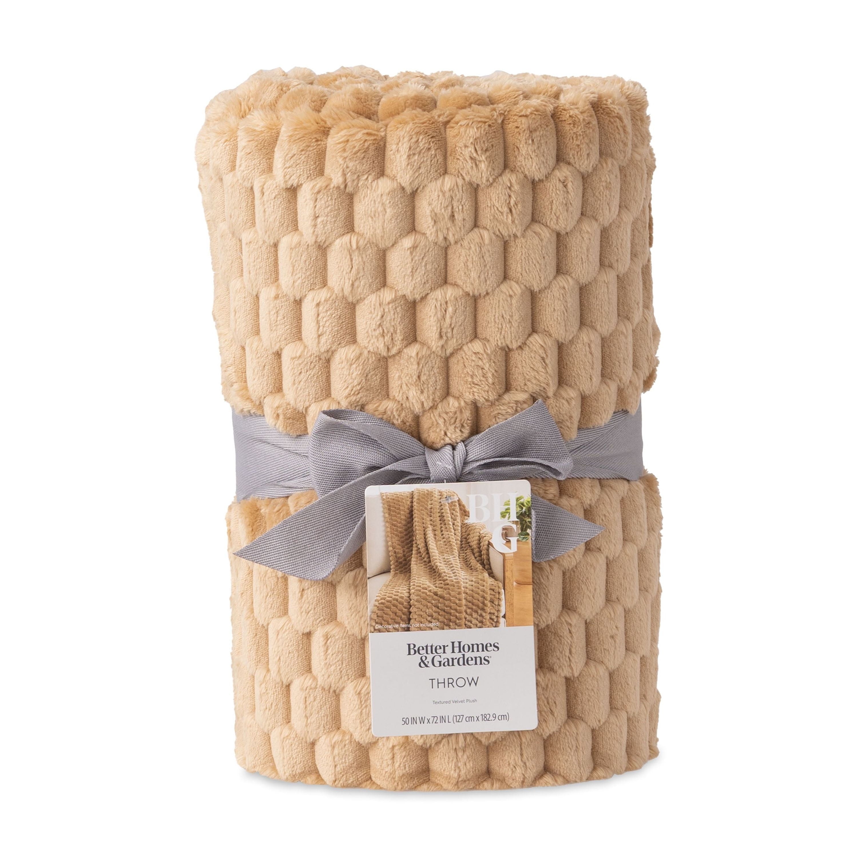Cozy Fleece Textured Velvet Plush Oversized Throw Blanket in Dark Caramel - Super Soft Reversible Sherpa Flannel Blanket Detail