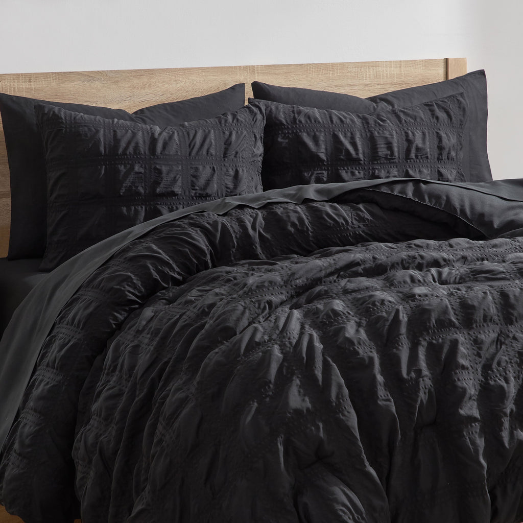 Hypoallergenic Cloud Queen Comforter Set, Seersucker Queen Size Comforter Set, 7-Pc All Season Bedding Comforter Set, Black - All-Season Down Alternative Comforter Insert Detail