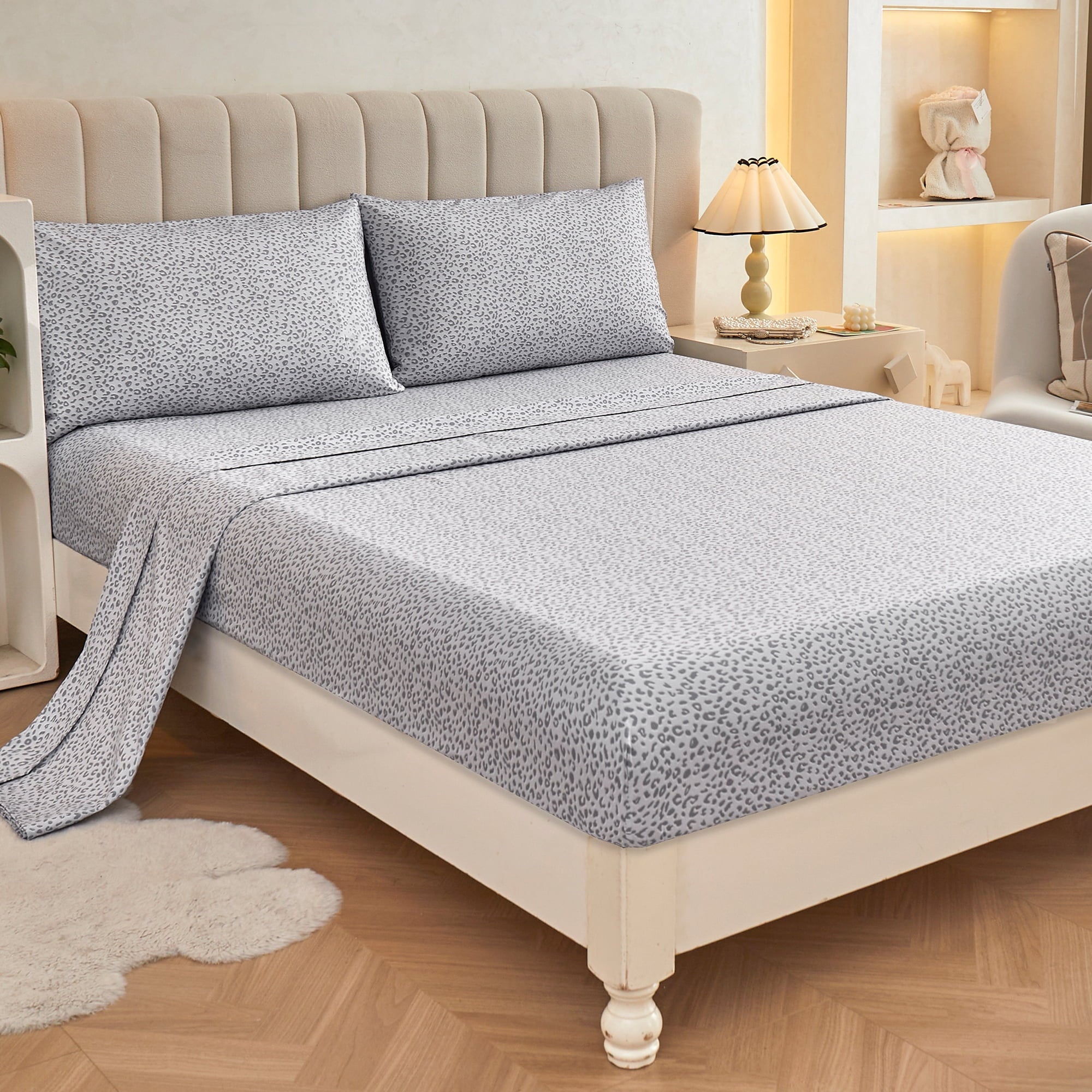 Wrinkle-Resistant Floral King Sheets, Soft Breathable Microfiber Printed Bed Sheet Set, Deep Pocket Non-Slip Fitted Sheet Included - Cooling Hotel Quality Bedding Sheets and Pillowcases Detail