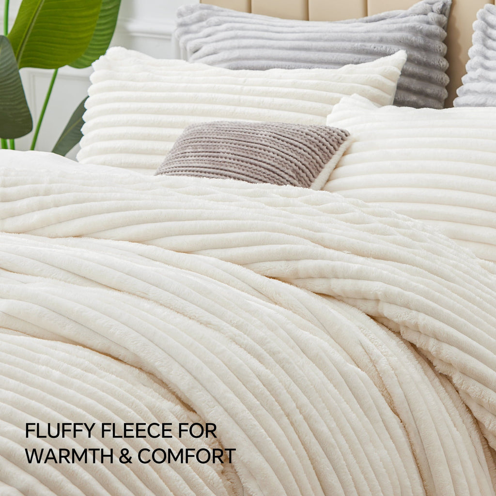 All-Season Fleece Queen Comforter Set -Super Soft & Warm Fluffy White Bedding, Luxury Fuzzy Heavy Bed Set for Winter with 2 Pill... - Luxurious Quilted Duvet Cover Set Detail