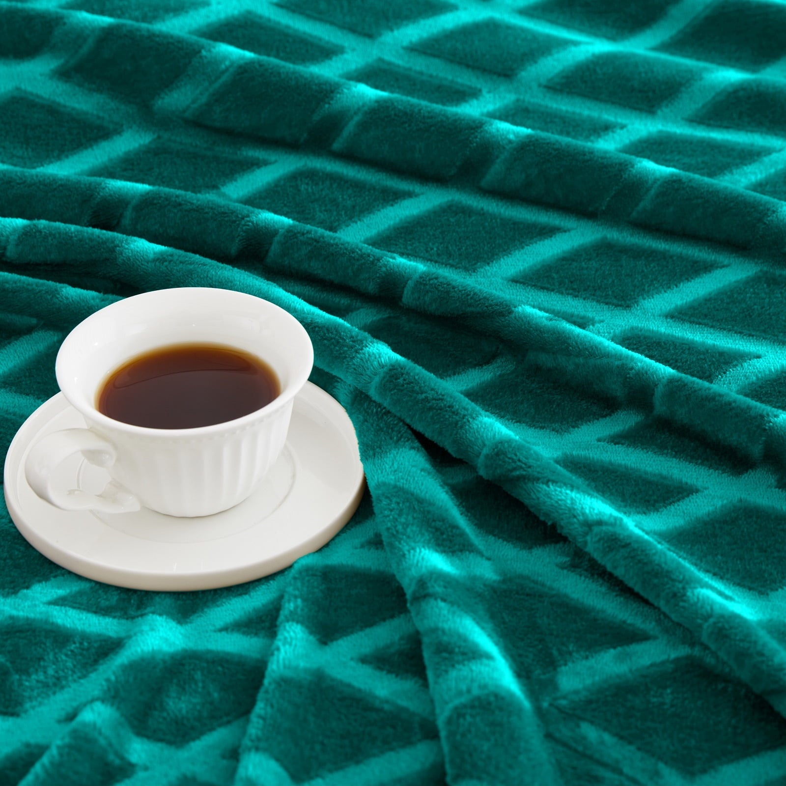 Lightweight Warm Large Soft Throw Blanket for Couch, 50x70 Inches Diamond Geometry Pattern Velvet Fleece Blanket, Cozy, Warm and Light... - Super Soft Reversible Sherpa Flannel Blanket Detail