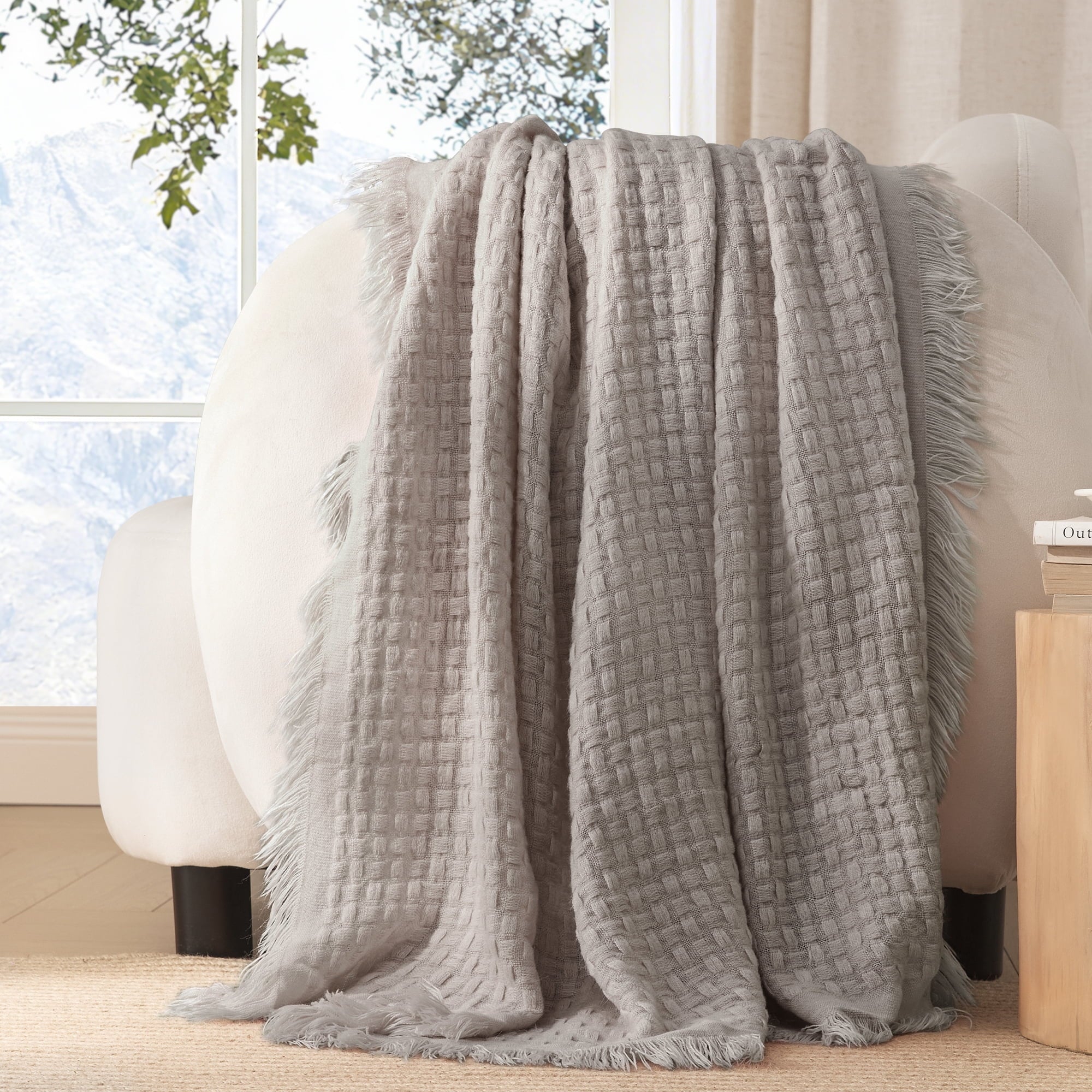 Decorative Knitted Knitted Throw Blanket with Fringes for Couch, Soft and Warm Textured Throw for All Season, Lightweight Breathable Roo... - Lightweight Plush Warm Blanket for All Seasons Detail