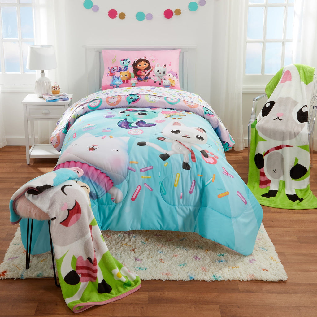 Fluffy Down Alternative Gabby's Dollhouse Kids Comforter and Pillowcase, 2-Piece Set, Twin/Full, Reversible - Luxurious Quilted Duvet Cover Set Detail