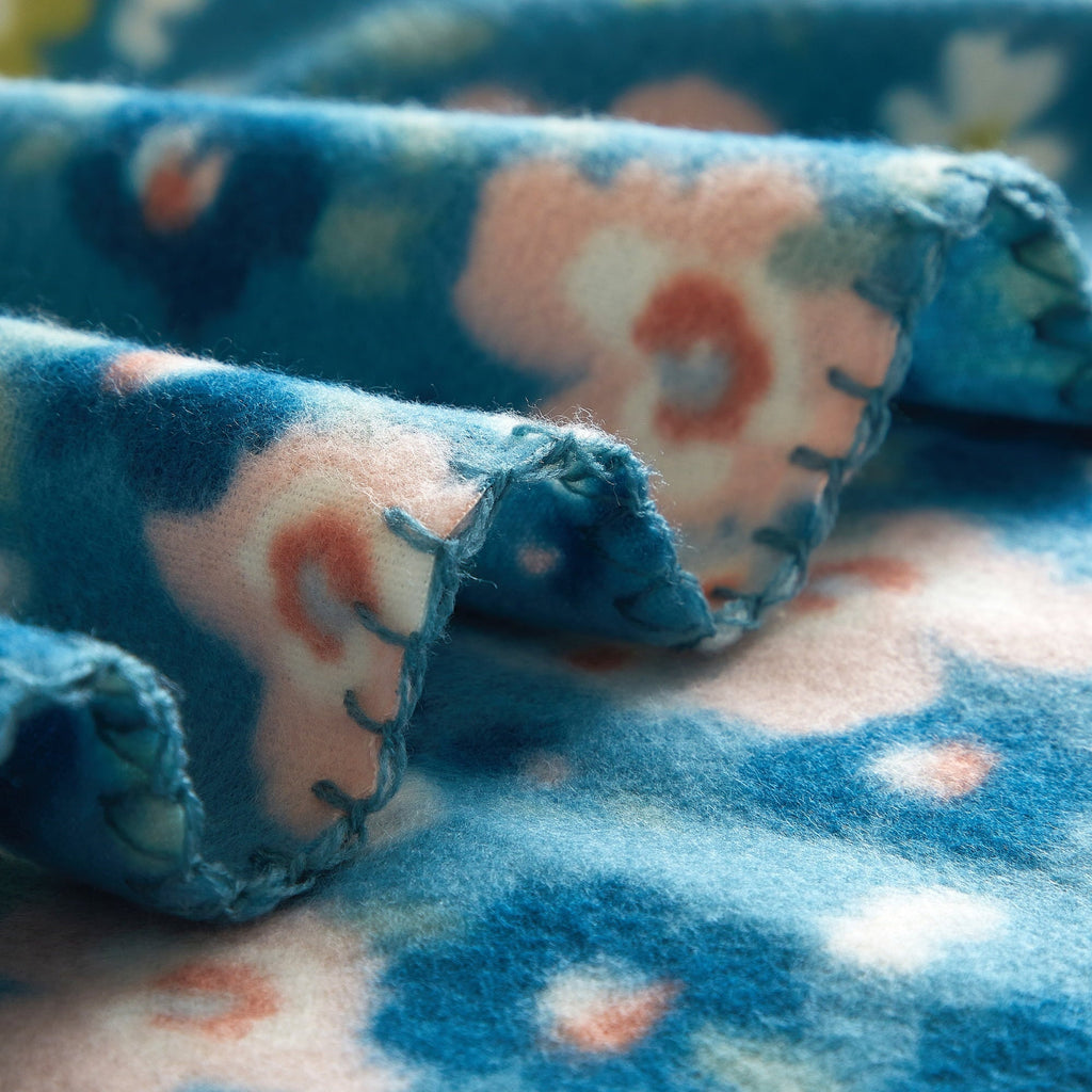 Cozy Fleece Cozy Fleece Throw Blanket Delightful Floral 50" x 60", All Ages - Super Soft Reversible Sherpa Flannel Blanket Detail