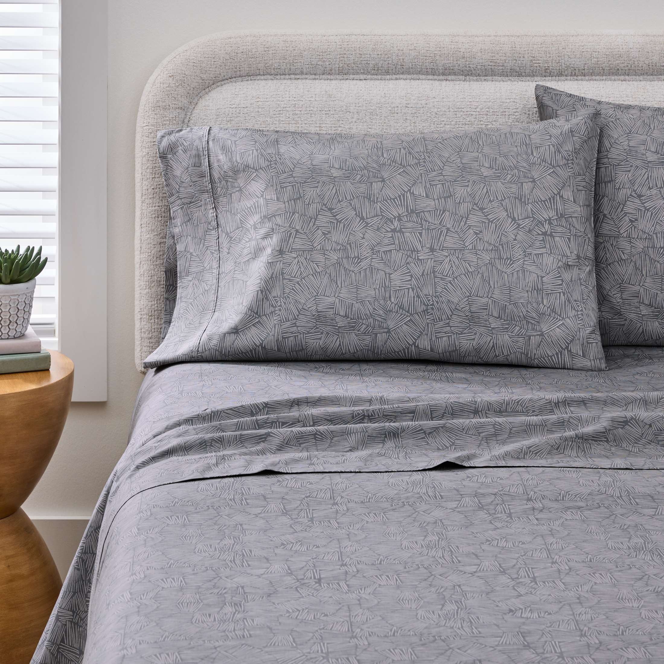 Ultra-Soft 300 Thread Count 4-Piece Cotton Percale Ziggy Geo Print Grey Bed Sheet Set, King - Cooling Hotel Quality Bedding Sheets and Pillowcases Detail