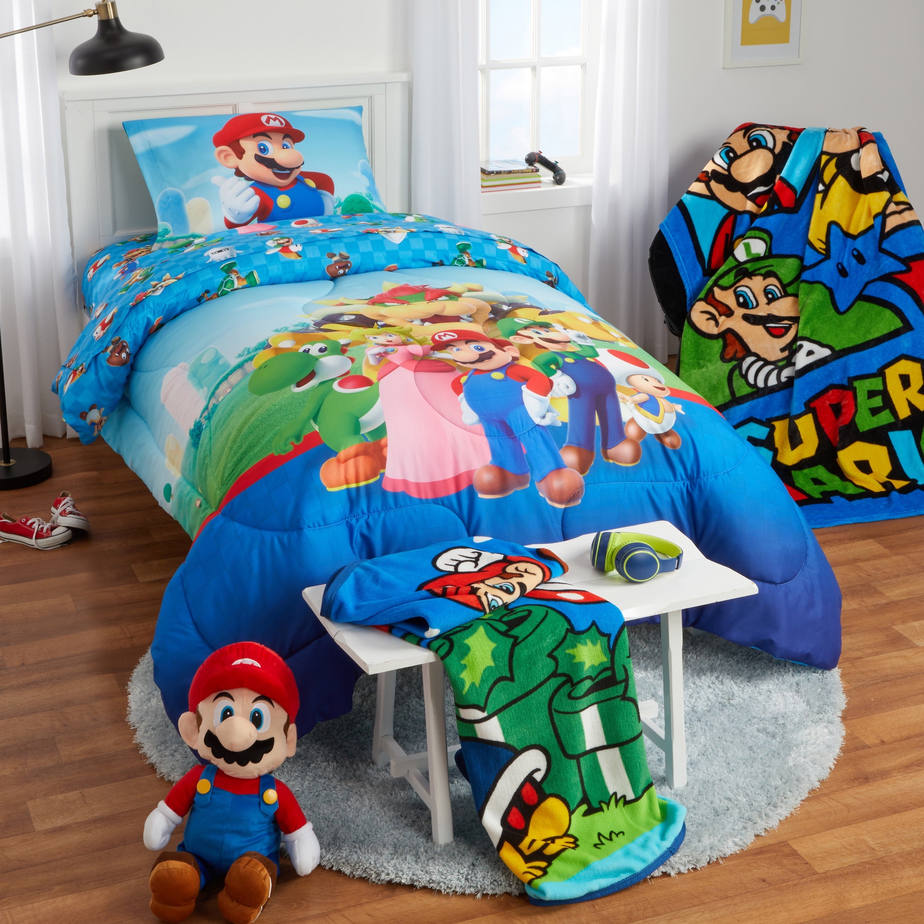 Lightweight Warm Kids Fleece Throw Blanket 46x60, Nintendo - Cozy Fleece Throw Blanket for Couch & Bed Detail