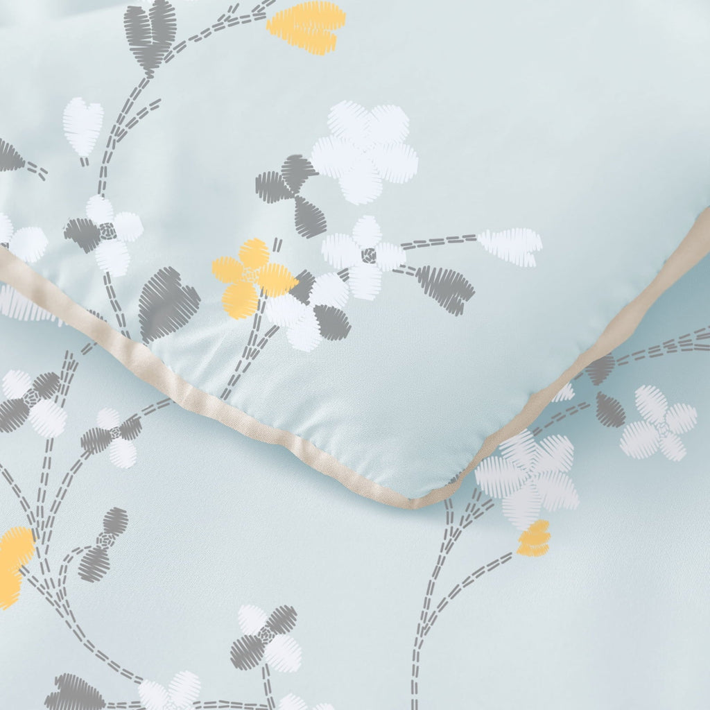 Hypoallergenic Cloud 3-Piece Floral King Size Comforter Set, Microfiber Bedding Down Alternative Comforter for All Seasons with 2 Pillow S... - All-Season Down Alternative Comforter Insert Detail