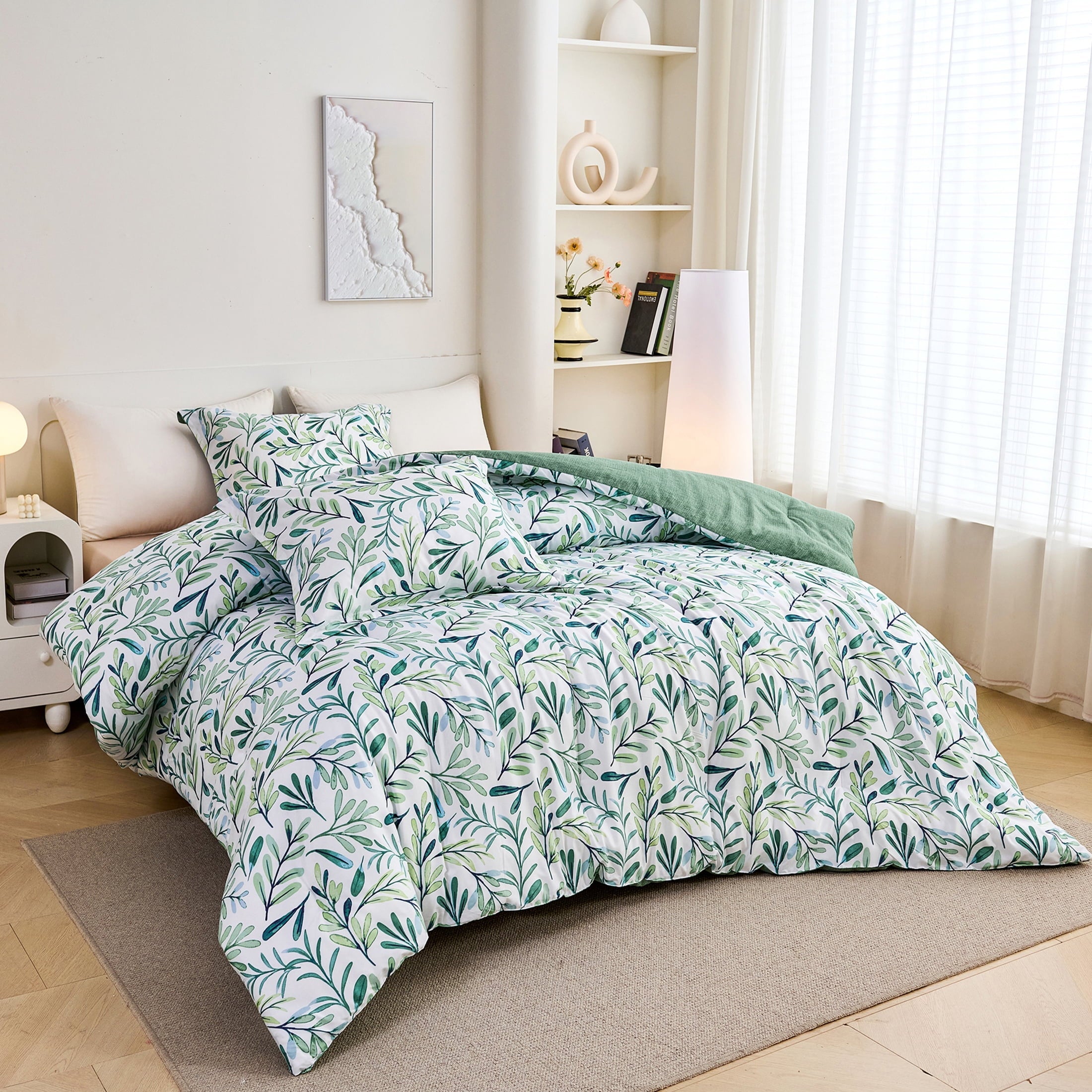 Fluffy Down Alternative 3-Piece Floral Comforter Set King Size, Green and White Botanical, Soft Microfiber All-Season Bedding for Adults & Teens - Cloud-Like Soft Lightweight Bed Comforter Detail