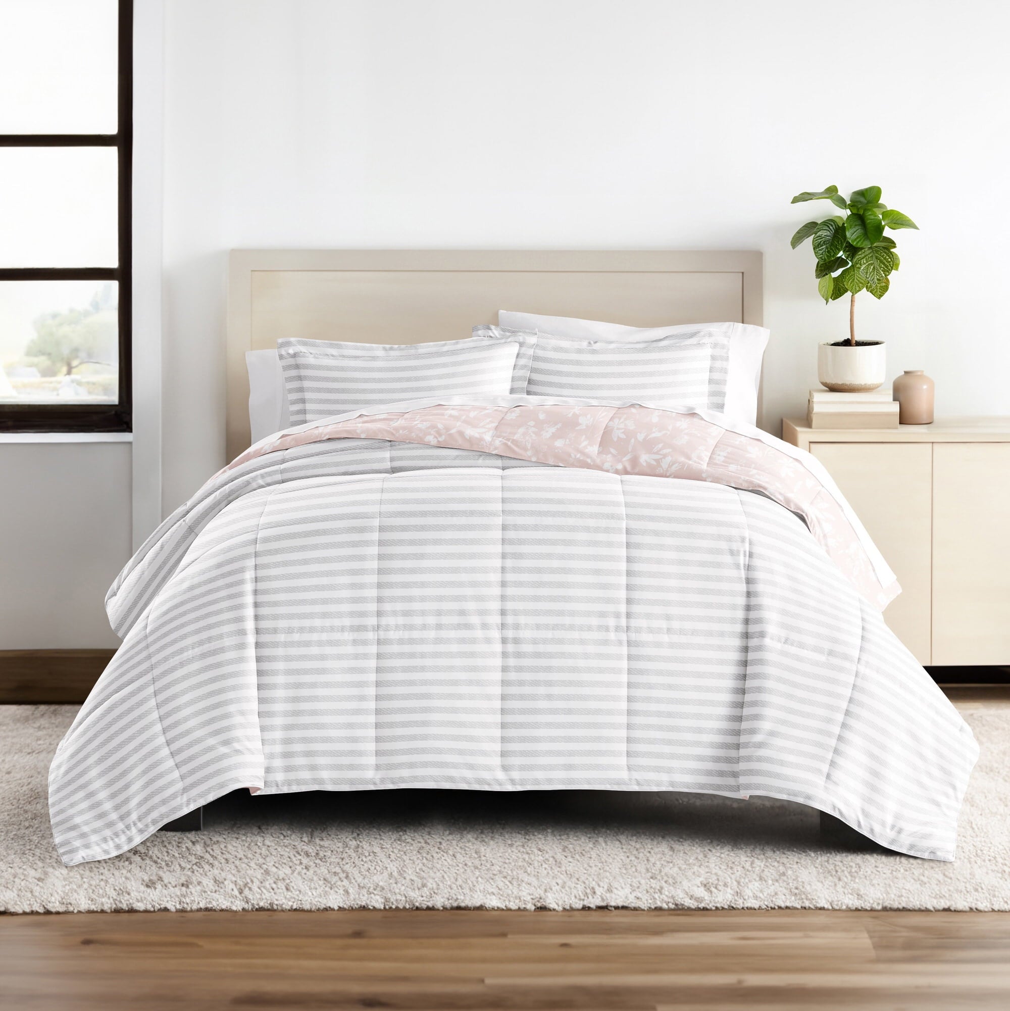 Fluffy Down Alternative All Season Ultra Soft Comforter Set Lightweight Bedding in Pressed Flowers for Full/Queen Size - All-Season Down Alternative Comforter Insert Detail