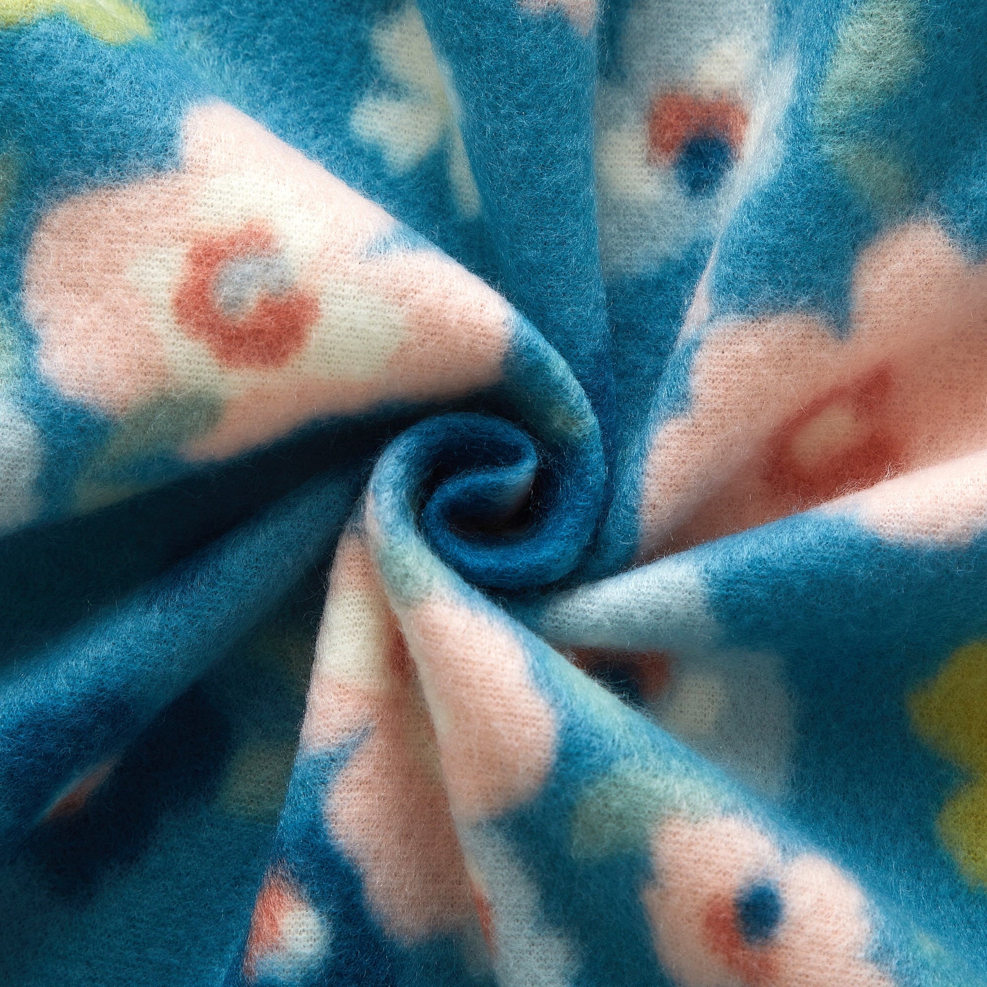 Cozy Fleece Cozy Fleece Throw Blanket Delightful Floral 50" x 60", All Ages - Super Soft Reversible Sherpa Flannel Blanket Detail