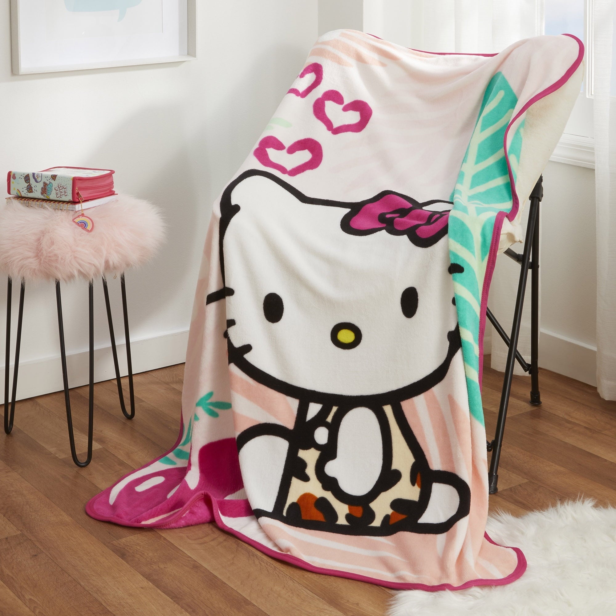 Lightweight Warm Kids Pink White Print Fleece Throw Blanket, 46 x 60 - Super Soft Reversible Sherpa Flannel Blanket Detail