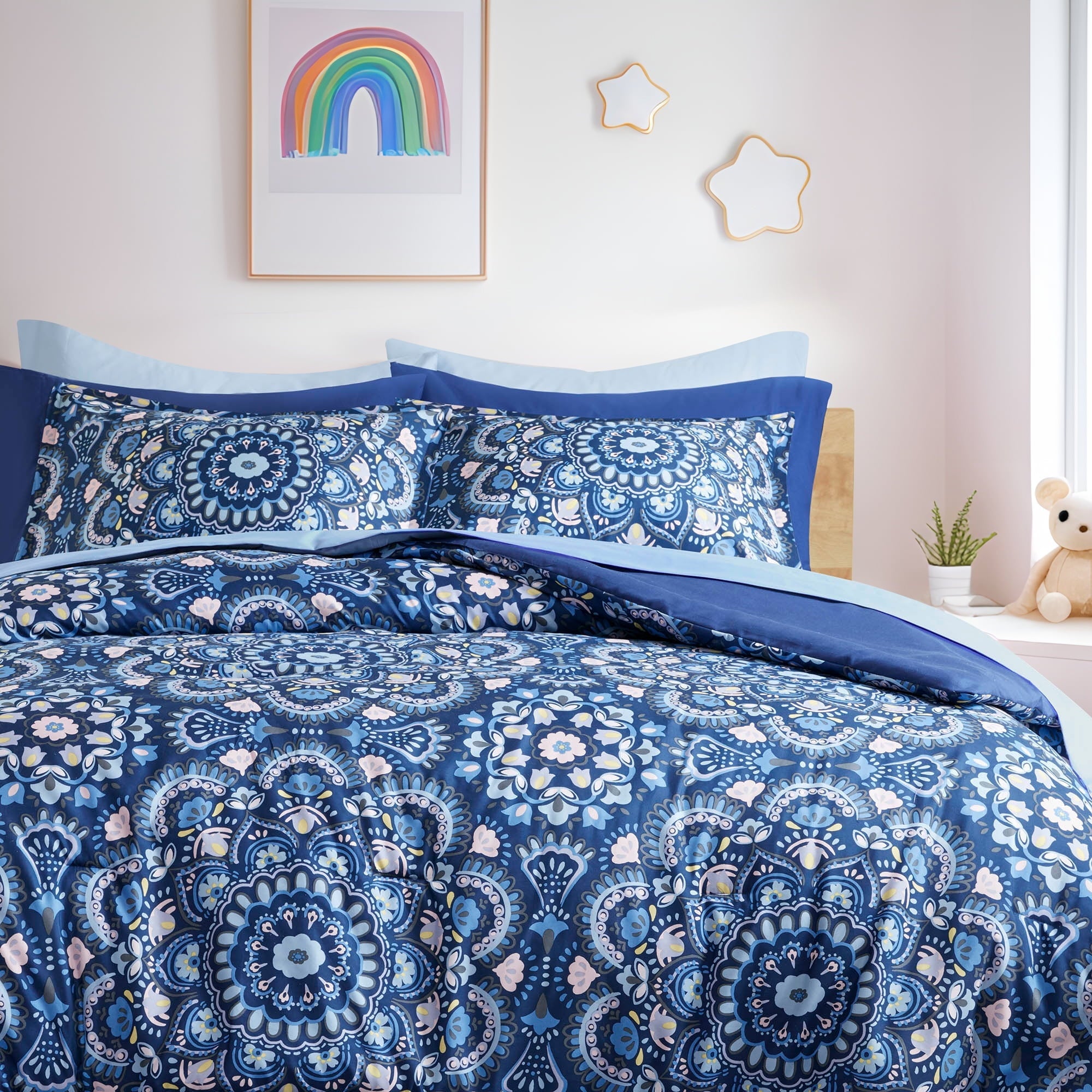 Heavyweight Warmth Queen Size Comforter Set, 9-Piece Bed in a Bag Queen, Navy Blue Bedding Comforter Set with Comforter, Flat Sheets, Fi... - All-Season Down Alternative Comforter Insert Detail