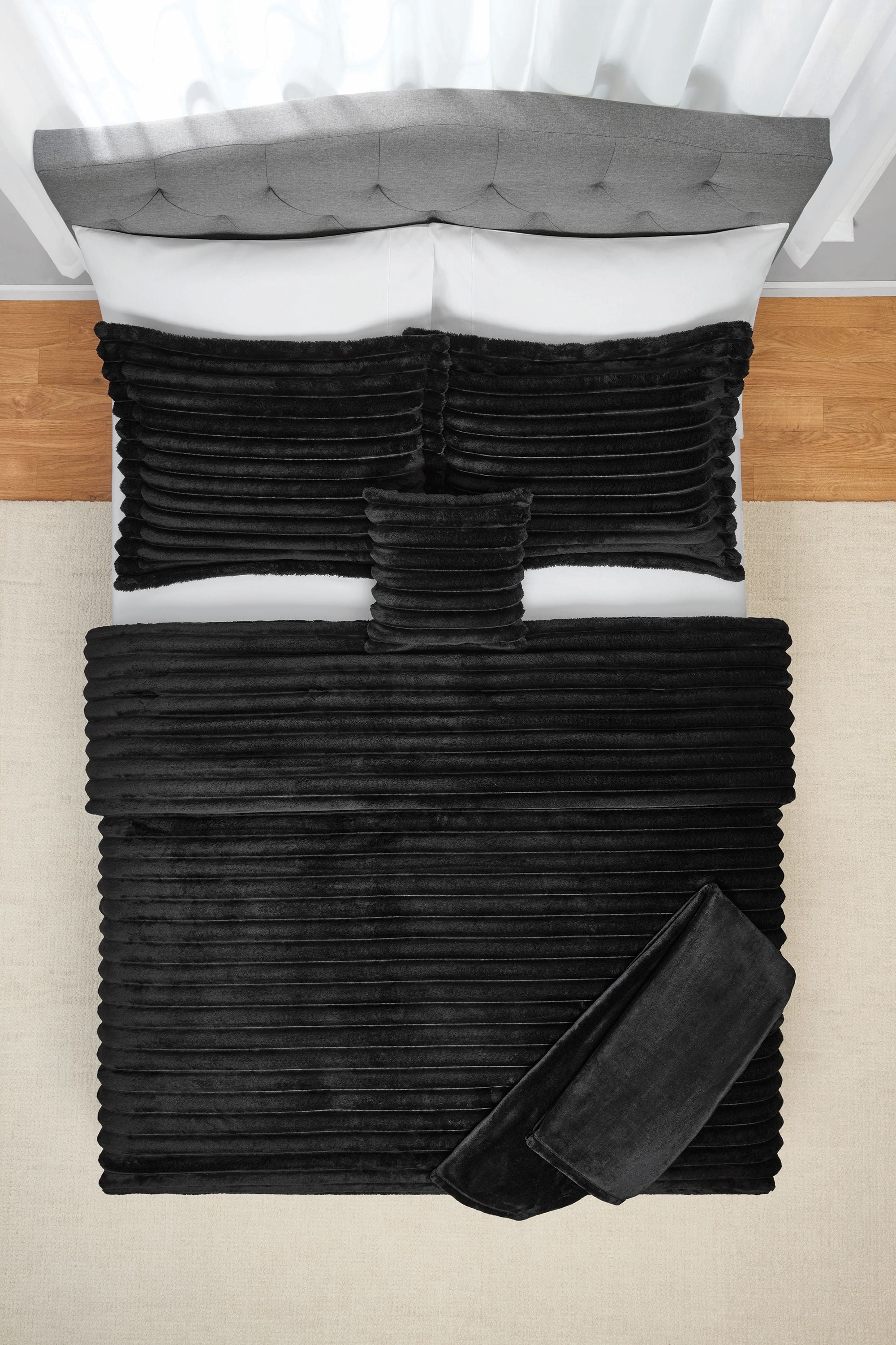 Fluffy Down Alternative Full/Queen Comforter Set, All-Season, 5-Piece, Black Cozy Plush - Cloud-Like Soft Lightweight Bed Comforter Detail
