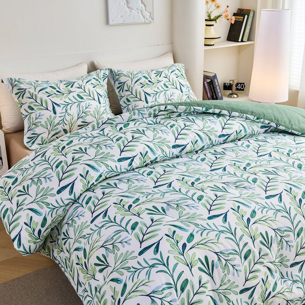 Fluffy Down Alternative 3-Piece Floral Comforter Set King Size, Green and White Botanical, Soft Microfiber All-Season Bedding for Adults & Teens - Cloud-Like Soft Lightweight Bed Comforter Detail