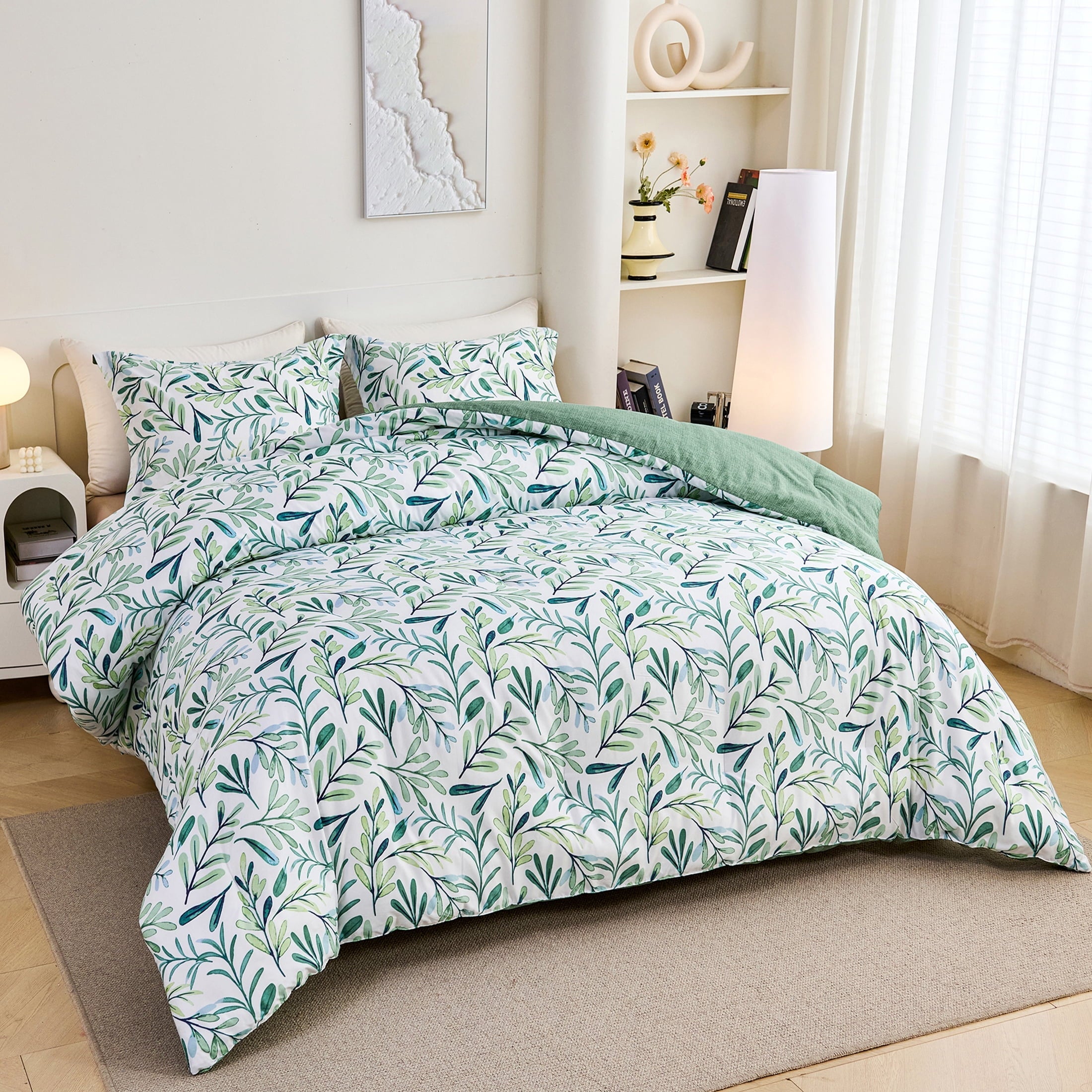 Fluffy Down Alternative 3-Piece Floral Comforter Set King Size, Green and White Botanical, Soft Microfiber All-Season Bedding for Adults & Teens - Cloud-Like Soft Lightweight Bed Comforter Detail