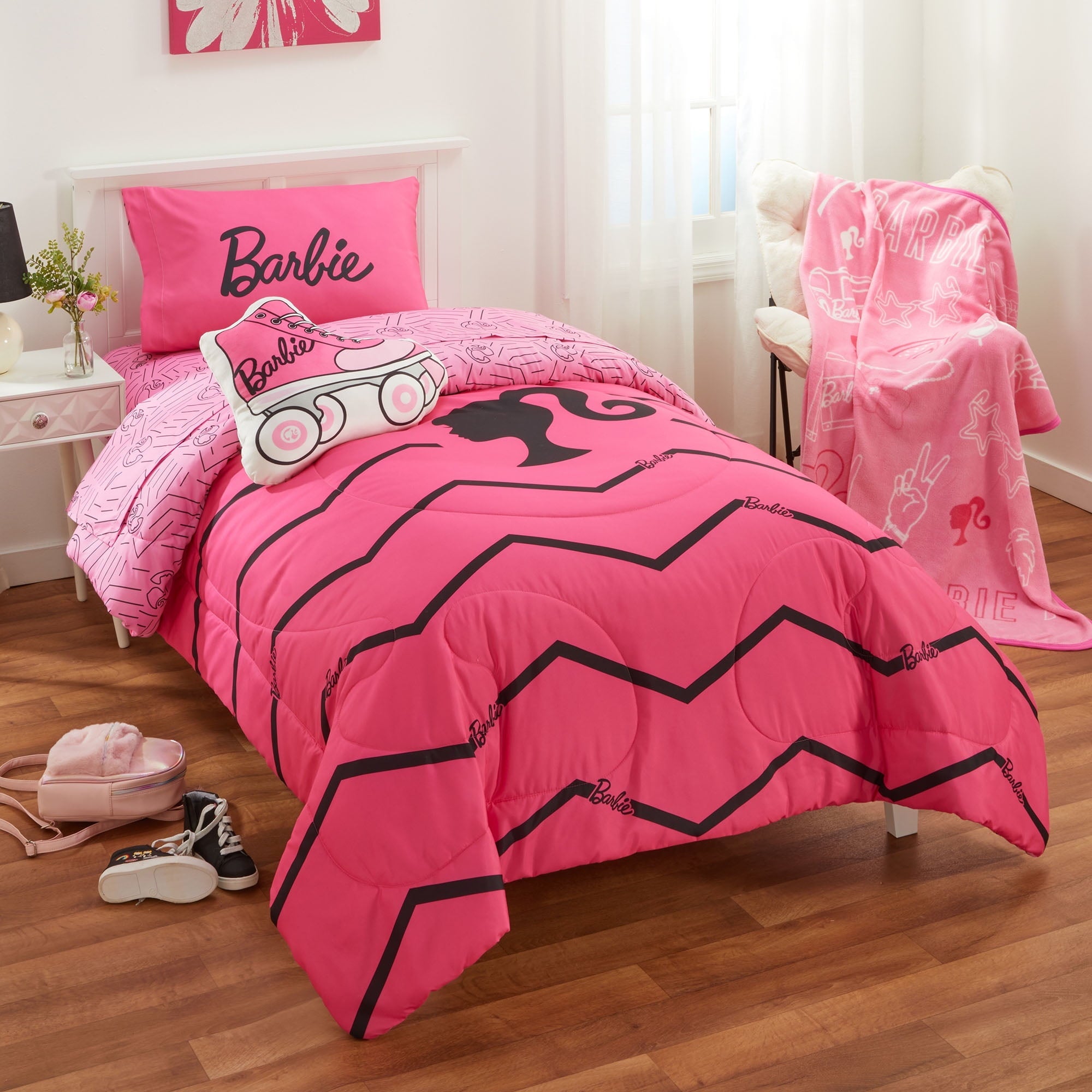 Heavyweight Warmth Kids 2 Piece Pink Black Chevron Reversible Comforter and Pillowcase set, Twin/full - All-Season Down Alternative Comforter Insert Detail