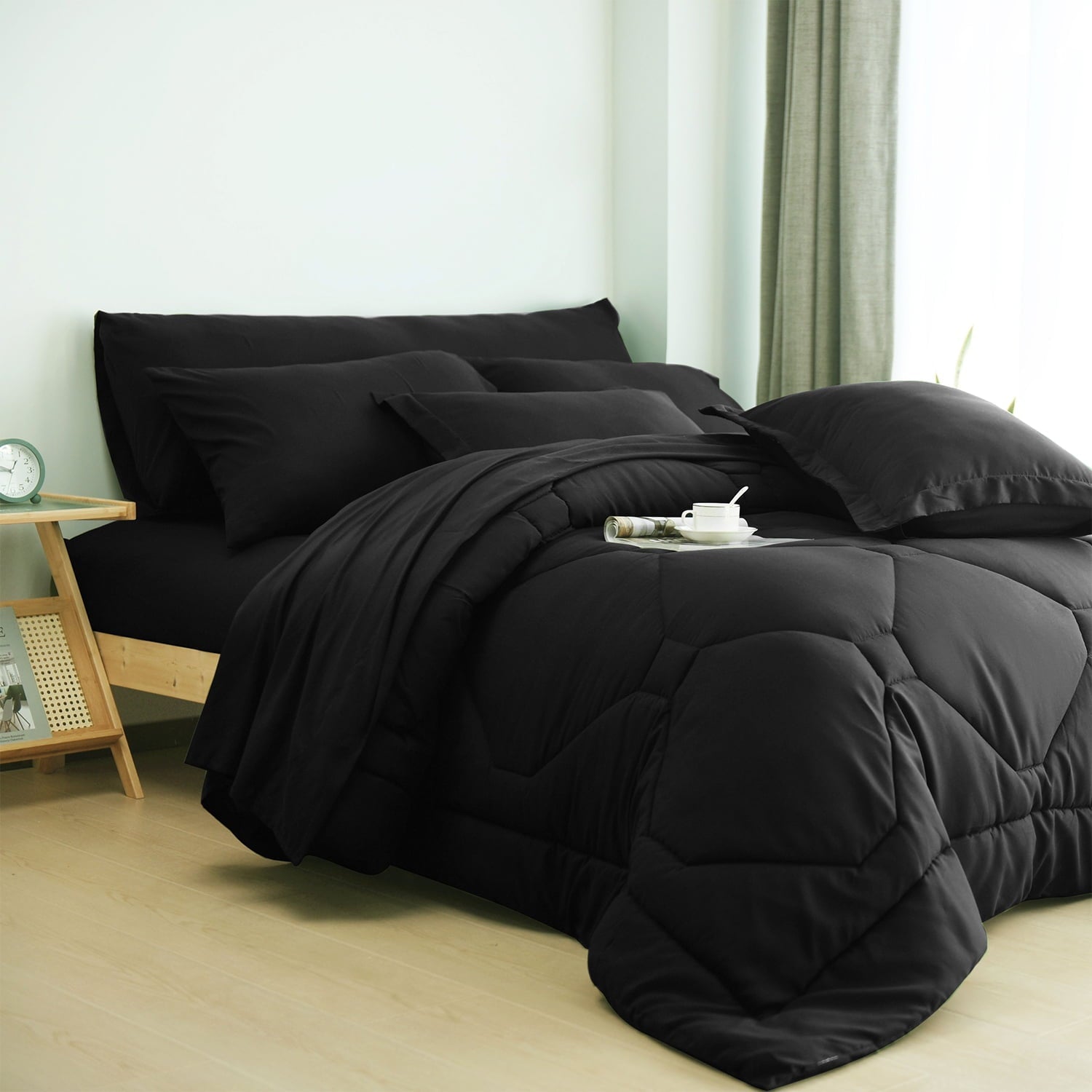 Hypoallergenic Cloud 8 PCS Modern Comforter Set with Sheets All Season Bed in a Bag, Black, Queen Size - All-Season Down Alternative Comforter Insert Detail