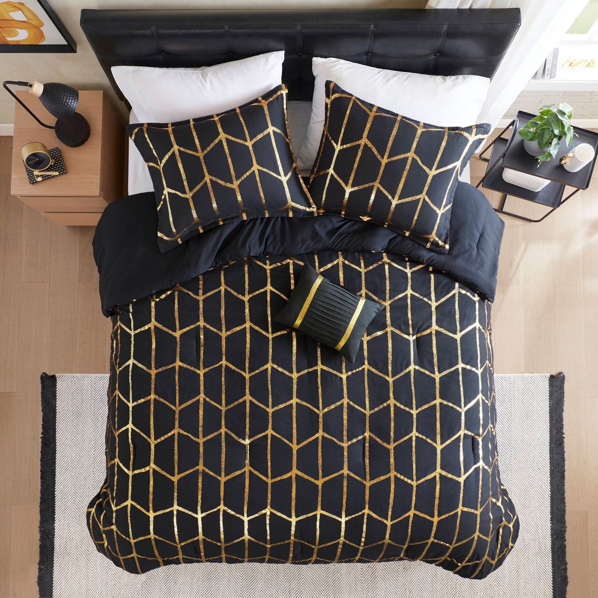 Heavyweight Warmth Full/Queen Size Comforter Set, 4-Piece Bedding Set for All Seasons, Geometric Metallic Comforter Bed Set with Decor P... - Luxurious Quilted Duvet Cover Set Detail