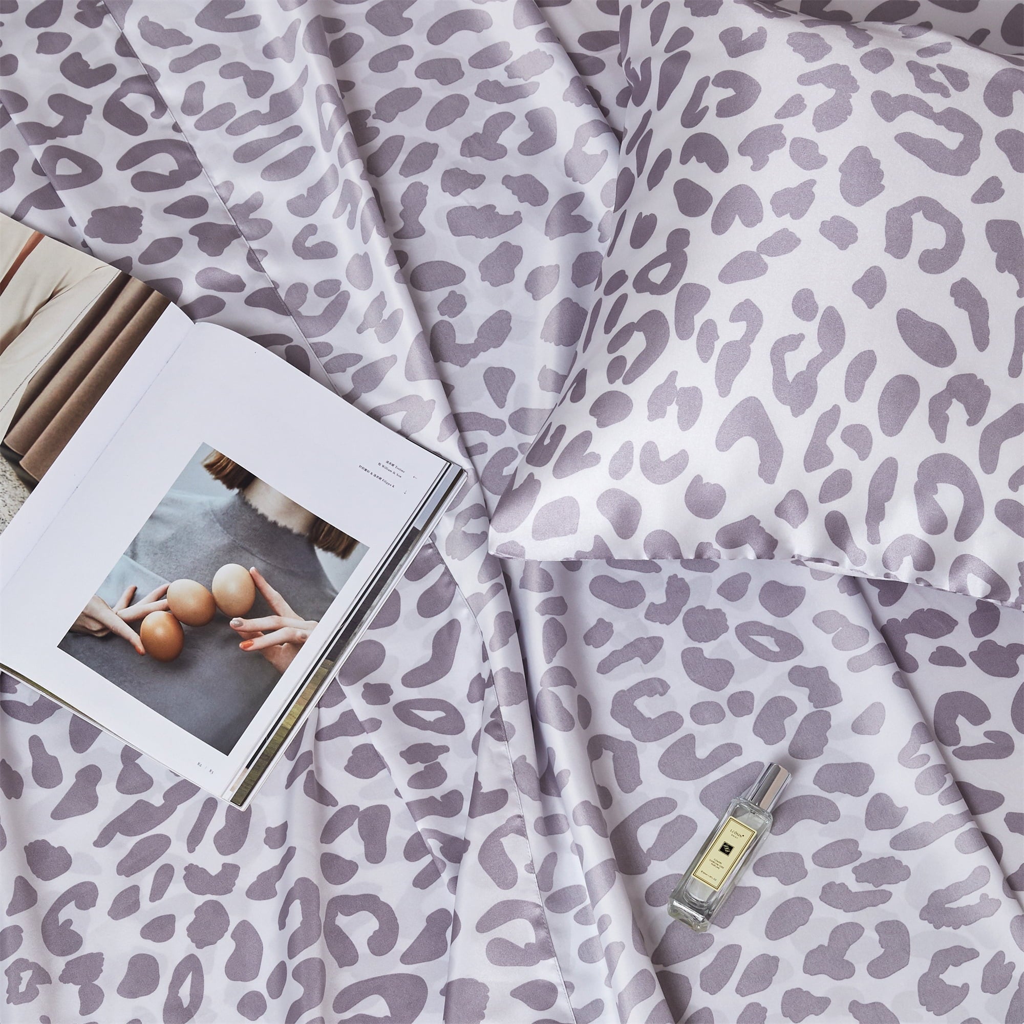 Cooling Sateen Satin Sheets Twin Silk Sheets Silver Leopard Bed Sheet Set Deep Pocket Bed Flat Fitted Sheet, 3-Pieces - Cooling Hotel Quality Bedding Sheets and Pillowcases Detail