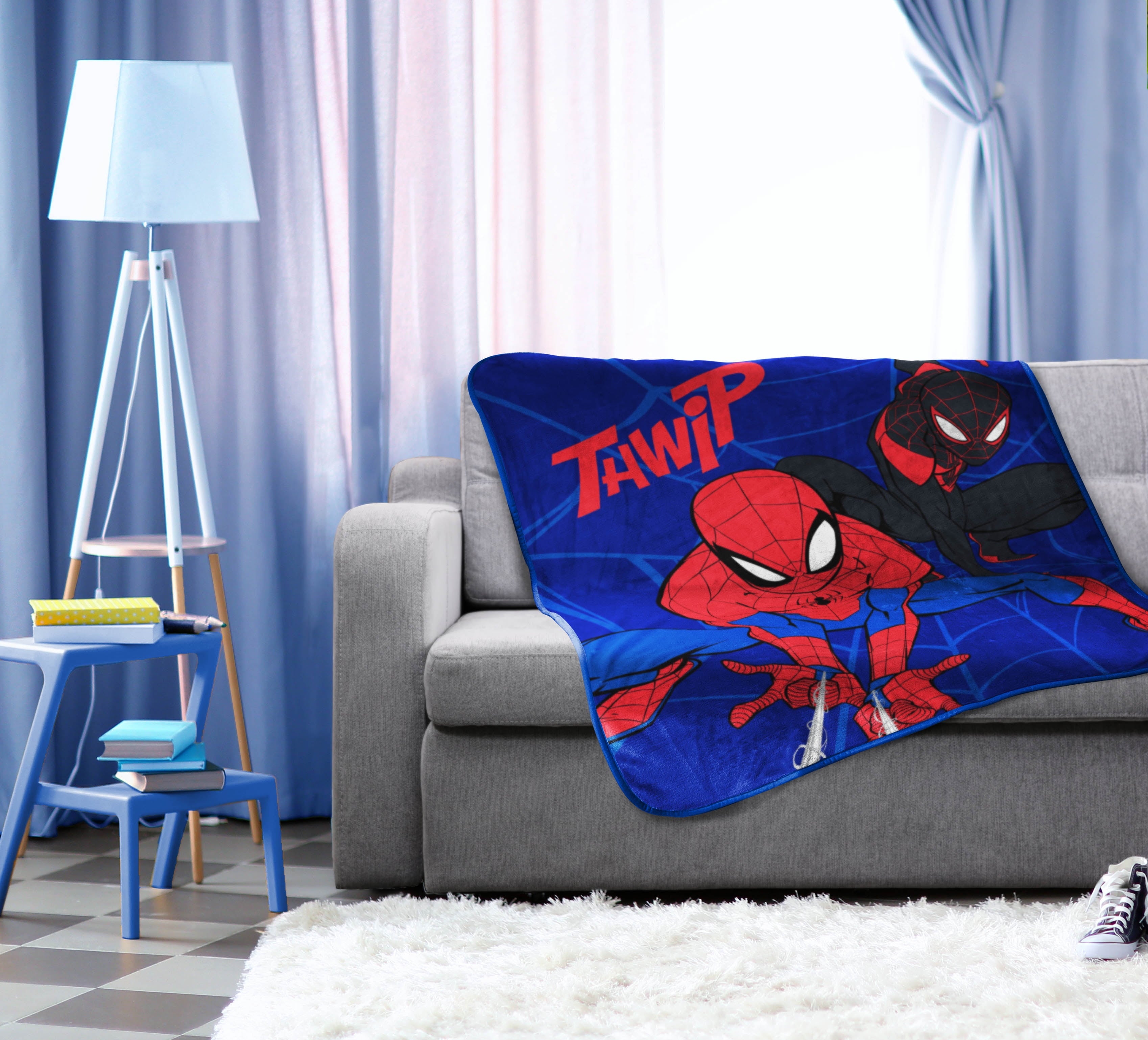Super Soft Flannel Kids Throw Blanket, 46 x 60, Microfiber, Blue, Marvel - Lightweight Plush Warm Blanket for All Seasons Detail