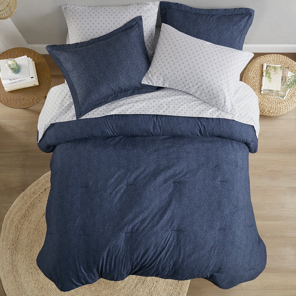 Hypoallergenic Cloud Queen Size Comforter Set, 7-Piece Reversible Bed in a Bag with Sheets, Navy - All-Season Down Alternative Comforter Insert Detail