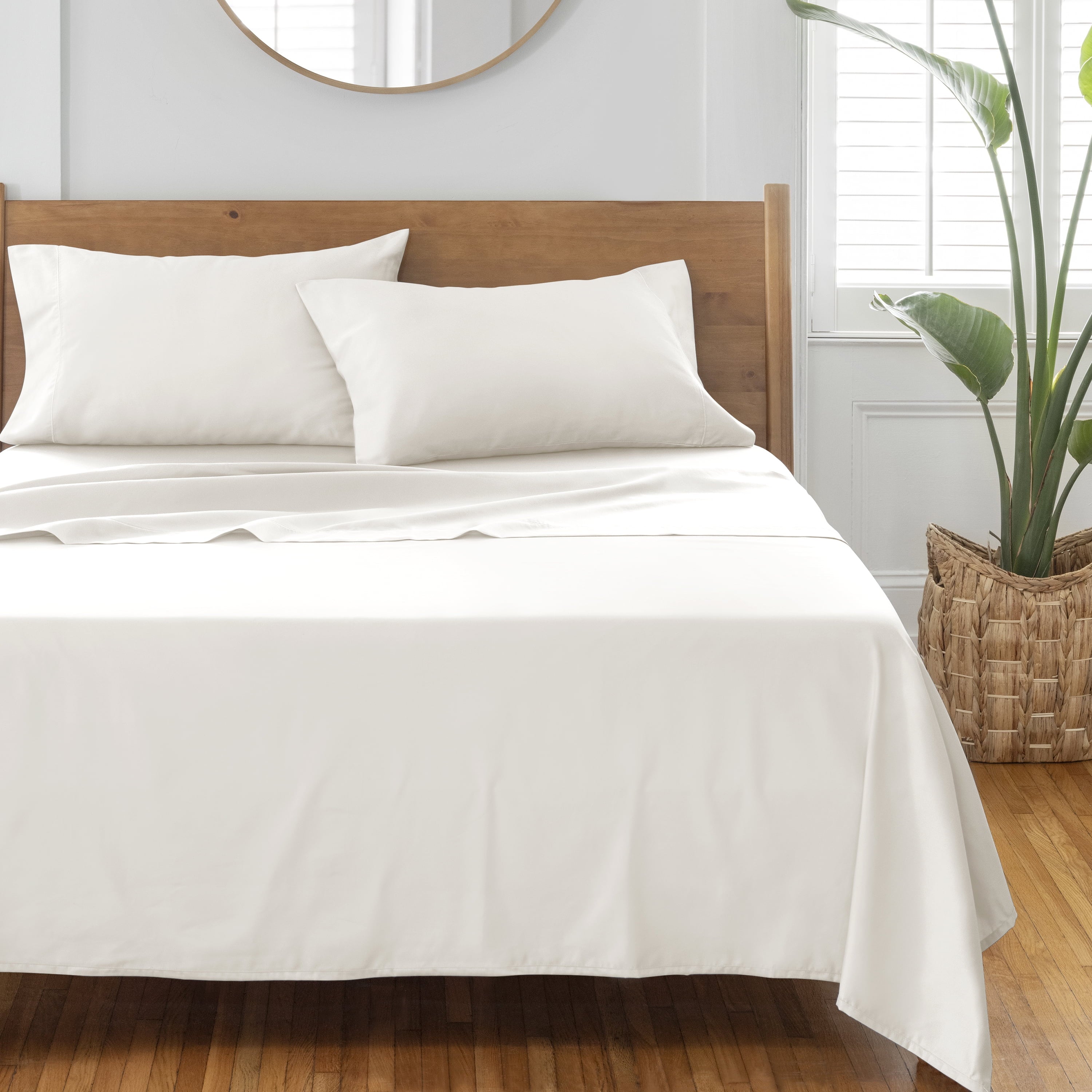 Ultra-Soft 4-Piece 400 Thread Count Vanilla Dream Performance Bed Sheet Set, King - Breathable Egyptian Cotton Flat & Fitted Sheets Detail