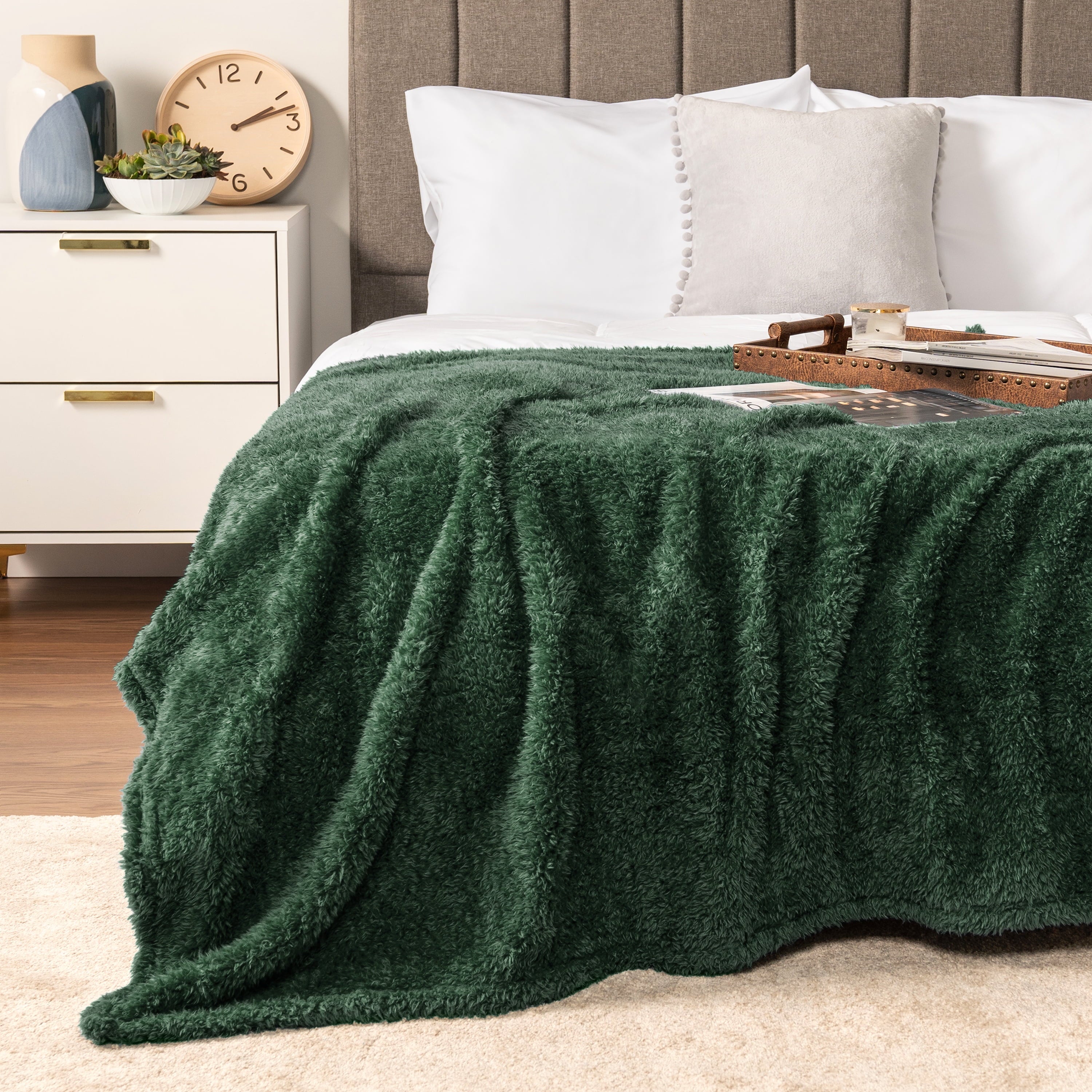 Cozy Fleece Sherpa Throw Blanket For Couch Sofa, Emerald Green Fluffy Warm Plush Blanket for Bed, Cozy Super Soft Lightweight Thr... - Cozy Fleece Throw Blanket for Couch & Bed Detail
