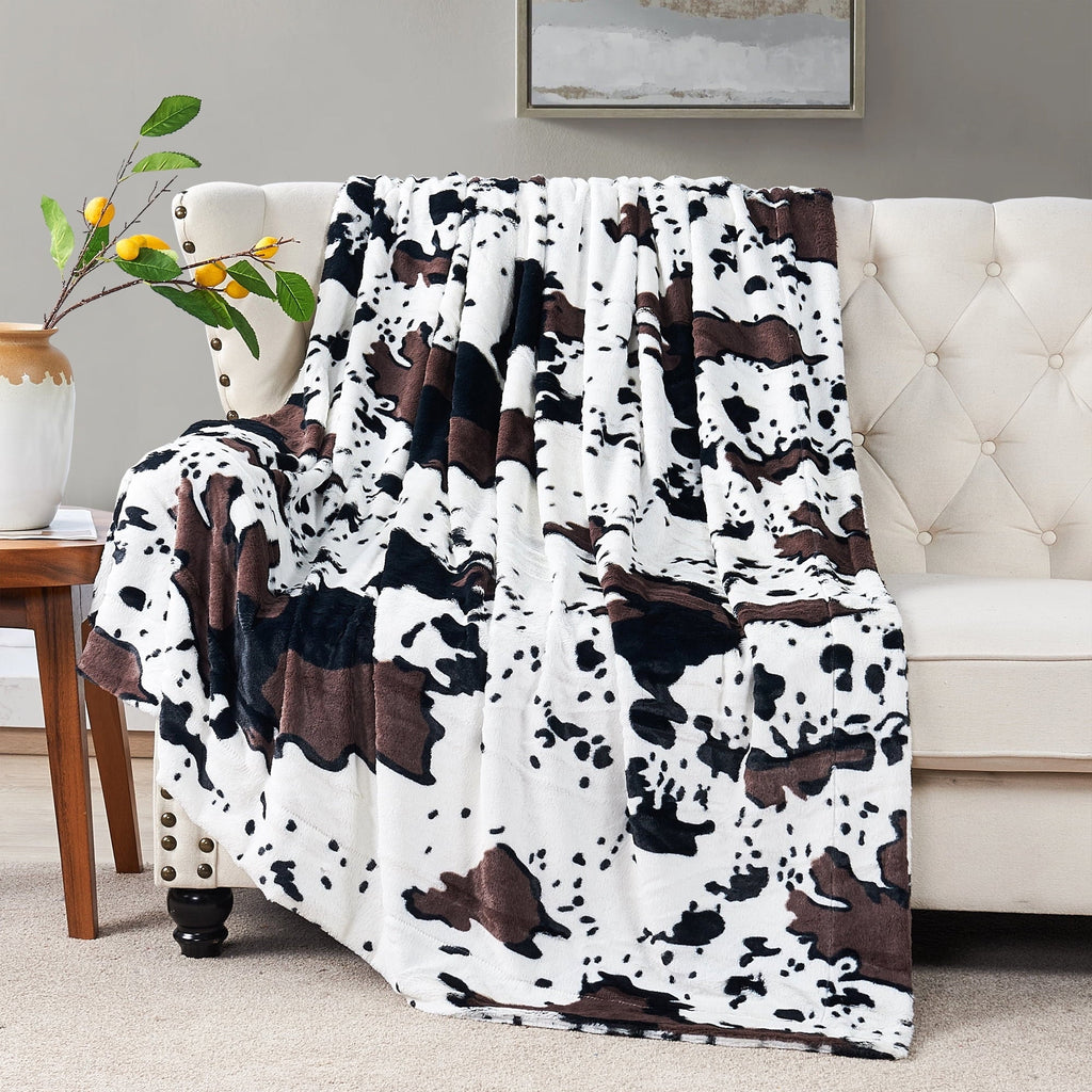 Cozy Fleece Cow Print Double Sided Faux Fur Throw Blanket, Soft Cozy Fuzzy Black and White Throw, 50x60 inches - Cozy Fleece Throw Blanket for Couch & Bed Detail
