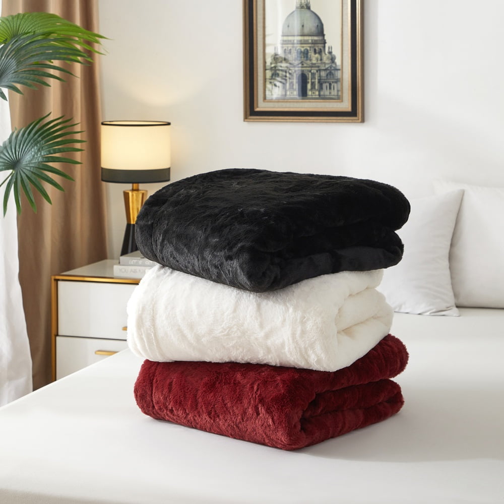 Lightweight Warm Cozy Faux Fur Super Soft luxury Blanket, Full/Queen, Luscious Merlot - Cozy Fleece Throw Blanket for Couch & Bed Detail