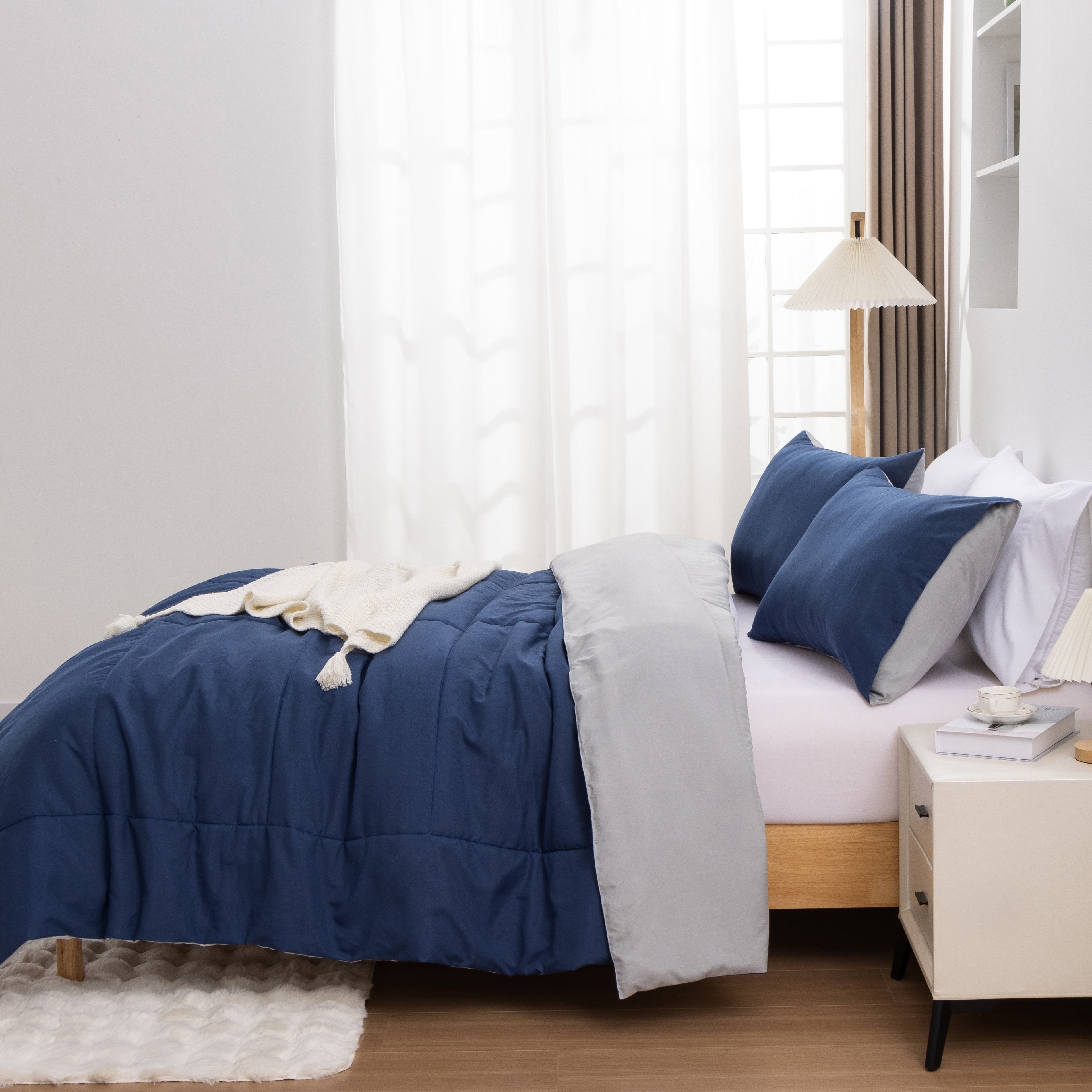 Hypoallergenic Cloud Queen Comforter Set All Season Reversible Bed Set with 2 Pillow Cases 3 Pieces Bedding Sets Down Alternative Blue/Gra... - All-Season Down Alternative Comforter Insert Detail