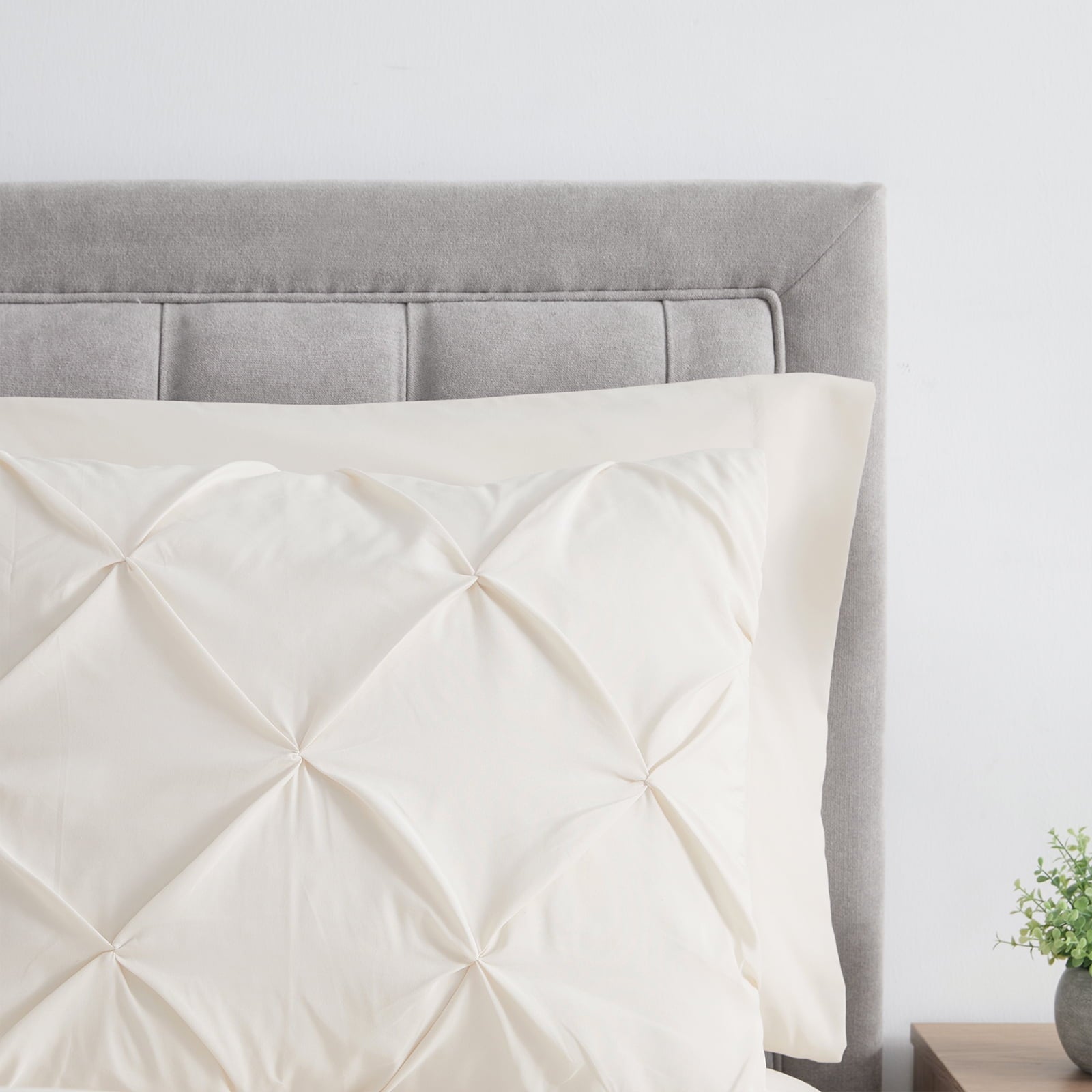 Hypoallergenic Cloud Comforter Set, 3-Piece, Queen, Pleated Wrinkle-Resistant Microfiber Bedding, Ivory, All-Season - All-Season Down Alternative Comforter Insert Detail