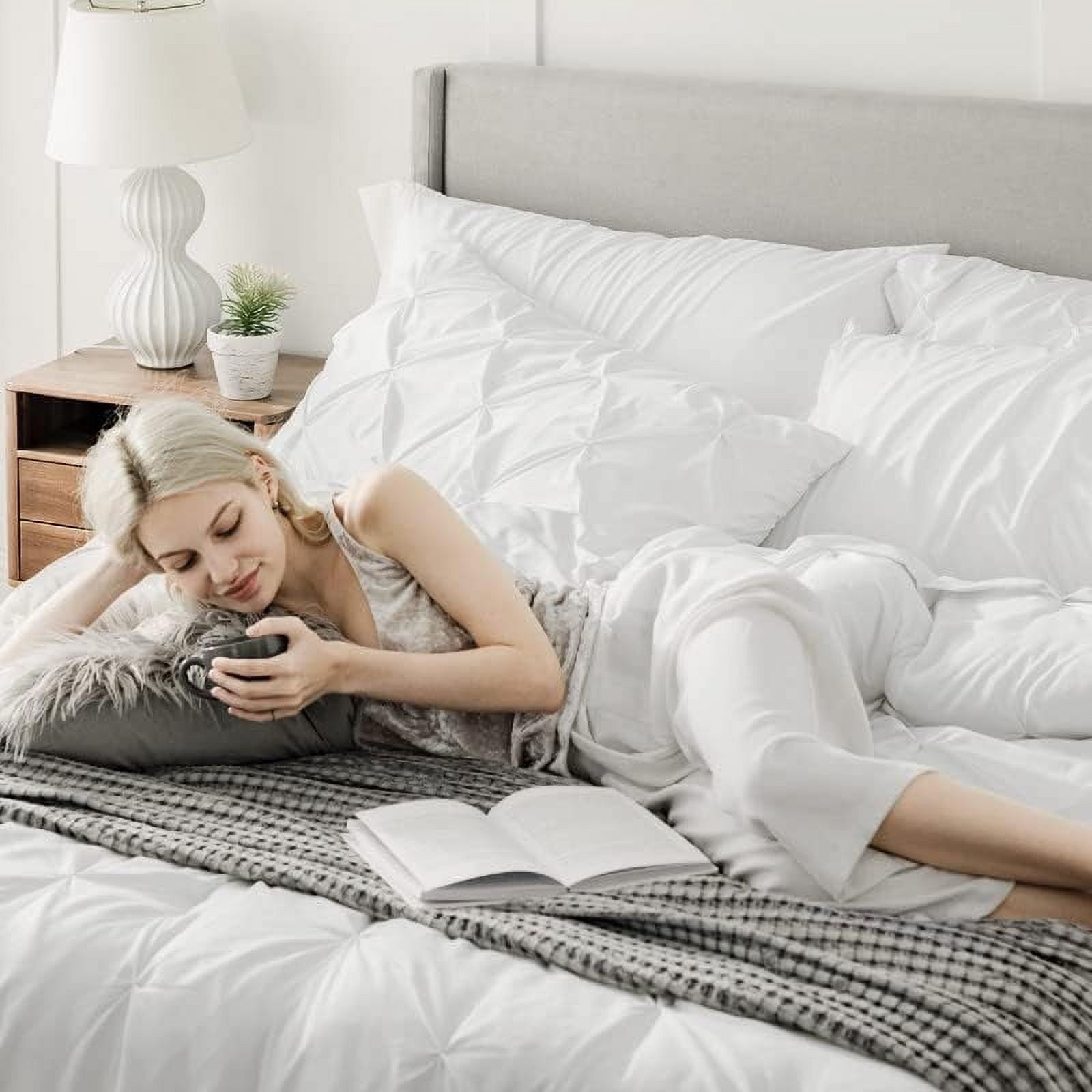Luxurious Quilted White Queen Comforter Set- 7 Pieces Pintuck Bedding Set with Comforters, Sheets, Pillowcases & Shams - Hypoallergenic Ultra-Fluffy Quilt for Winter Detail