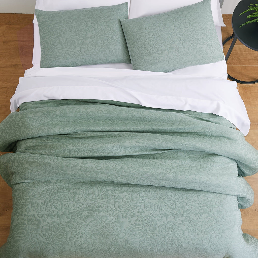 Heavyweight Warmth 3-Piece Sage Floral Comforter Set, Full/Queen - Cloud-Like Soft Lightweight Bed Comforter Detail