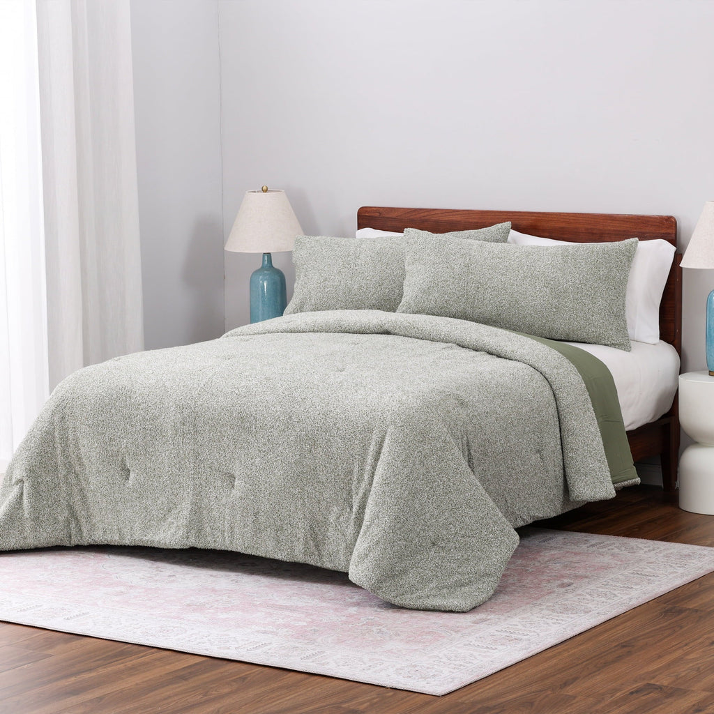 All-Season King, Comforter Set with Shams - Soft and Cozy, Green - Cloud-Like Soft Lightweight Bed Comforter Detail