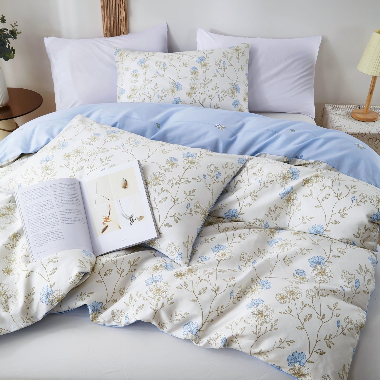 Fluffy Down Alternative Cotton Comforter Sets Queen Size, 3 Pieces Botanical Blue Floral Reversible Bedding Sets for Adults All Season - All-Season Down Alternative Comforter Insert Detail