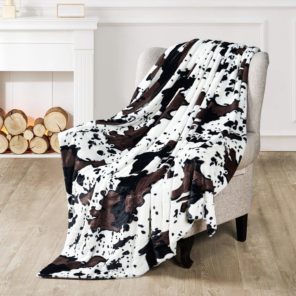 Cozy Fleece Cow Print Double Sided Faux Fur Throw Blanket, Soft Cozy Fuzzy Black and White Throw, 50x60 inches - Cozy Fleece Throw Blanket for Couch & Bed Detail