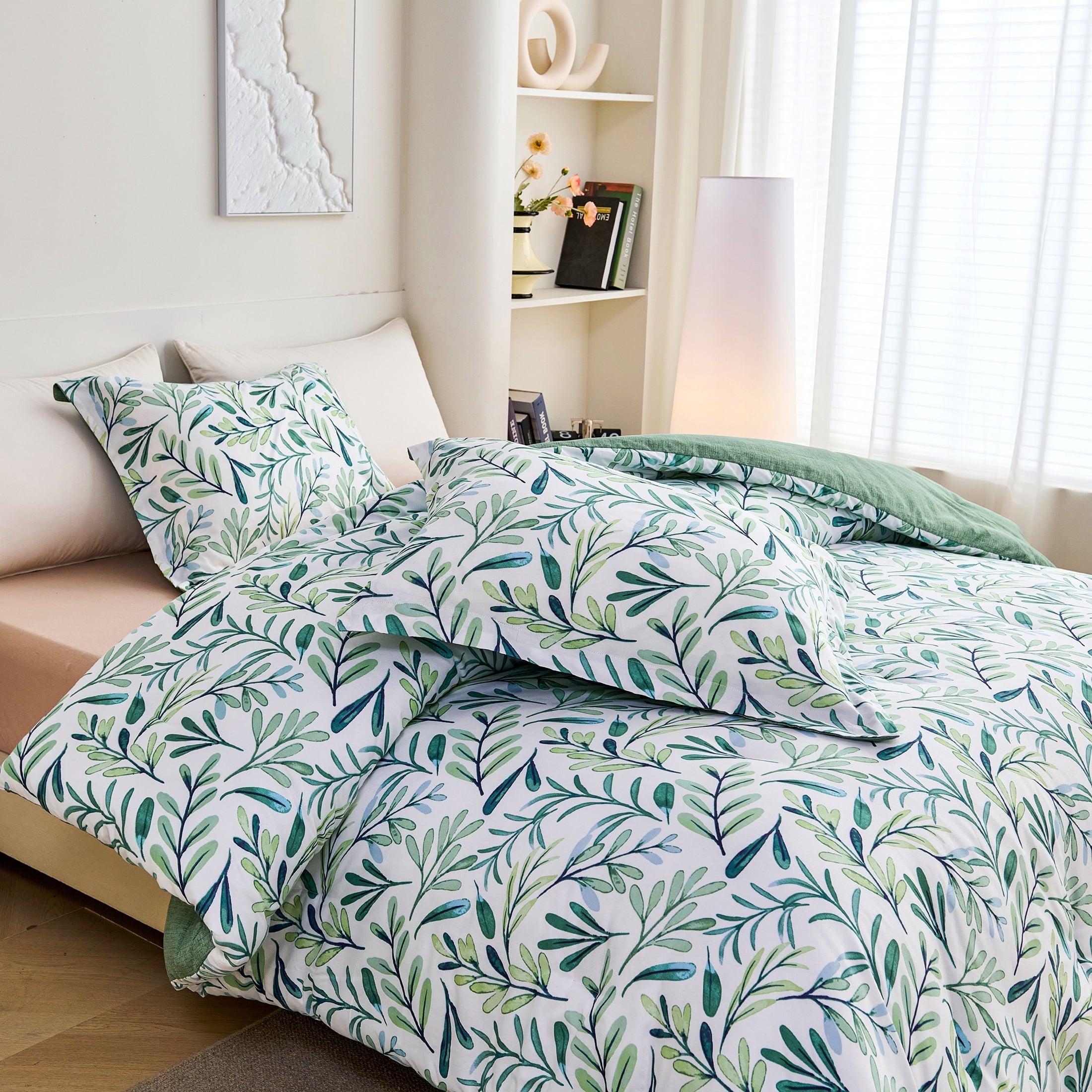 Fluffy Down Alternative 3-Piece Floral Comforter Set King Size, Green and White Botanical, Soft Microfiber All-Season Bedding for Adults & Teens - Cloud-Like Soft Lightweight Bed Comforter Detail