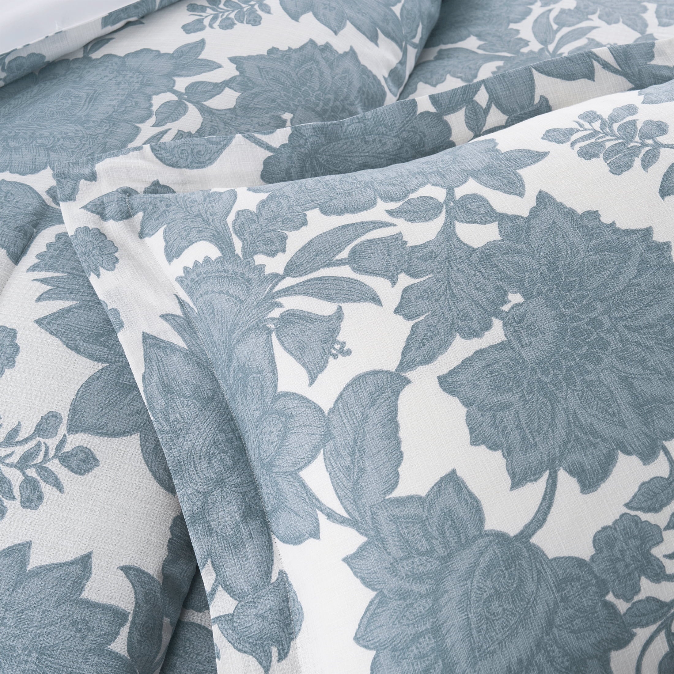 All-Season Veronica 3-Piece Blue Floral Cotton Slub Comforter Set, King - Luxurious Quilted Duvet Cover Set Detail