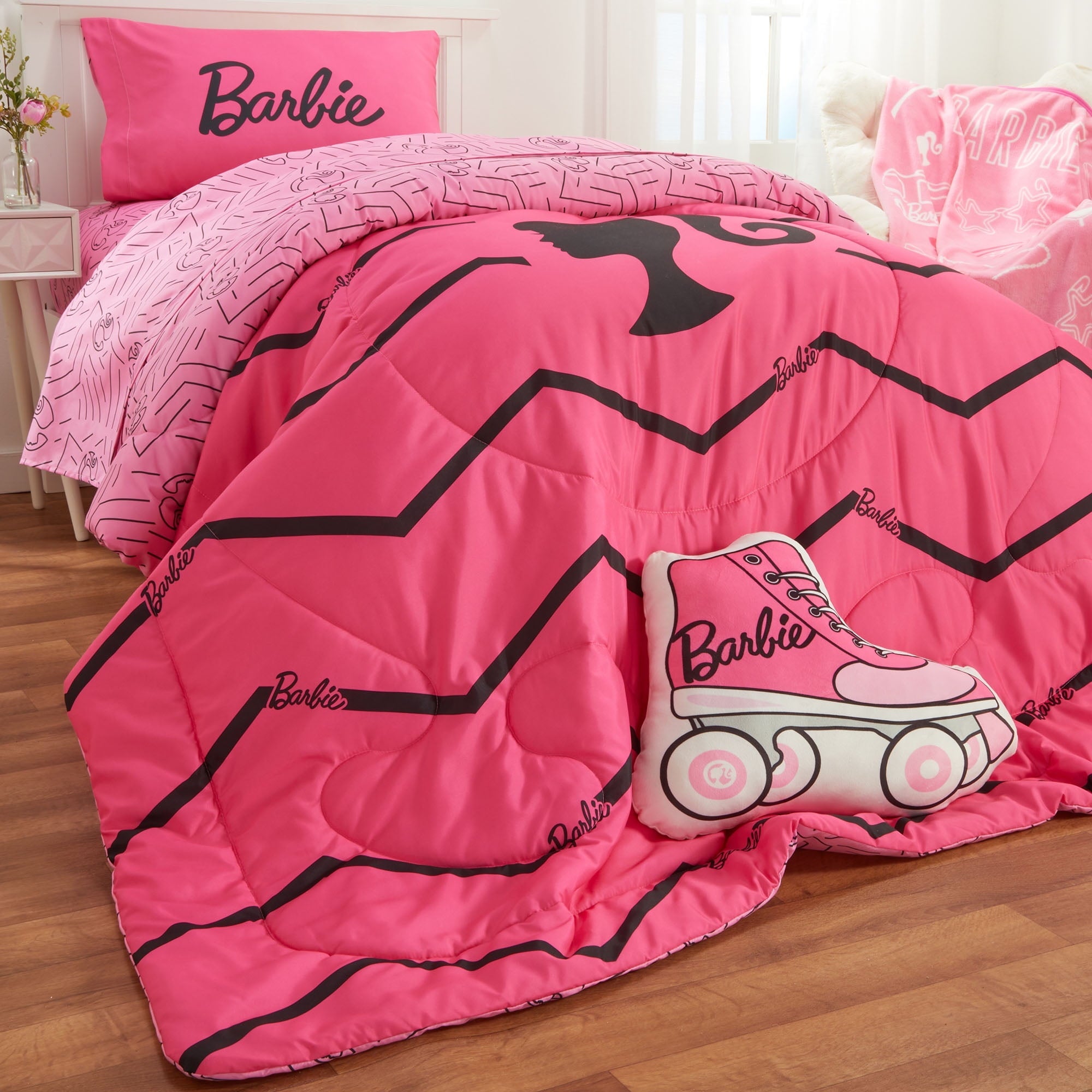 Heavyweight Warmth Kids 2 Piece Pink Black Chevron Reversible Comforter and Pillowcase set, Twin/full - All-Season Down Alternative Comforter Insert Detail