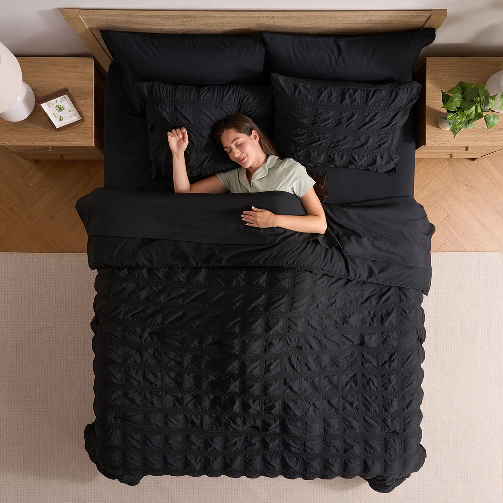 Hypoallergenic Cloud Queen Comforter Set, Seersucker Queen Size Comforter Set, 7-Pc All Season Bedding Comforter Set, Black - All-Season Down Alternative Comforter Insert Detail