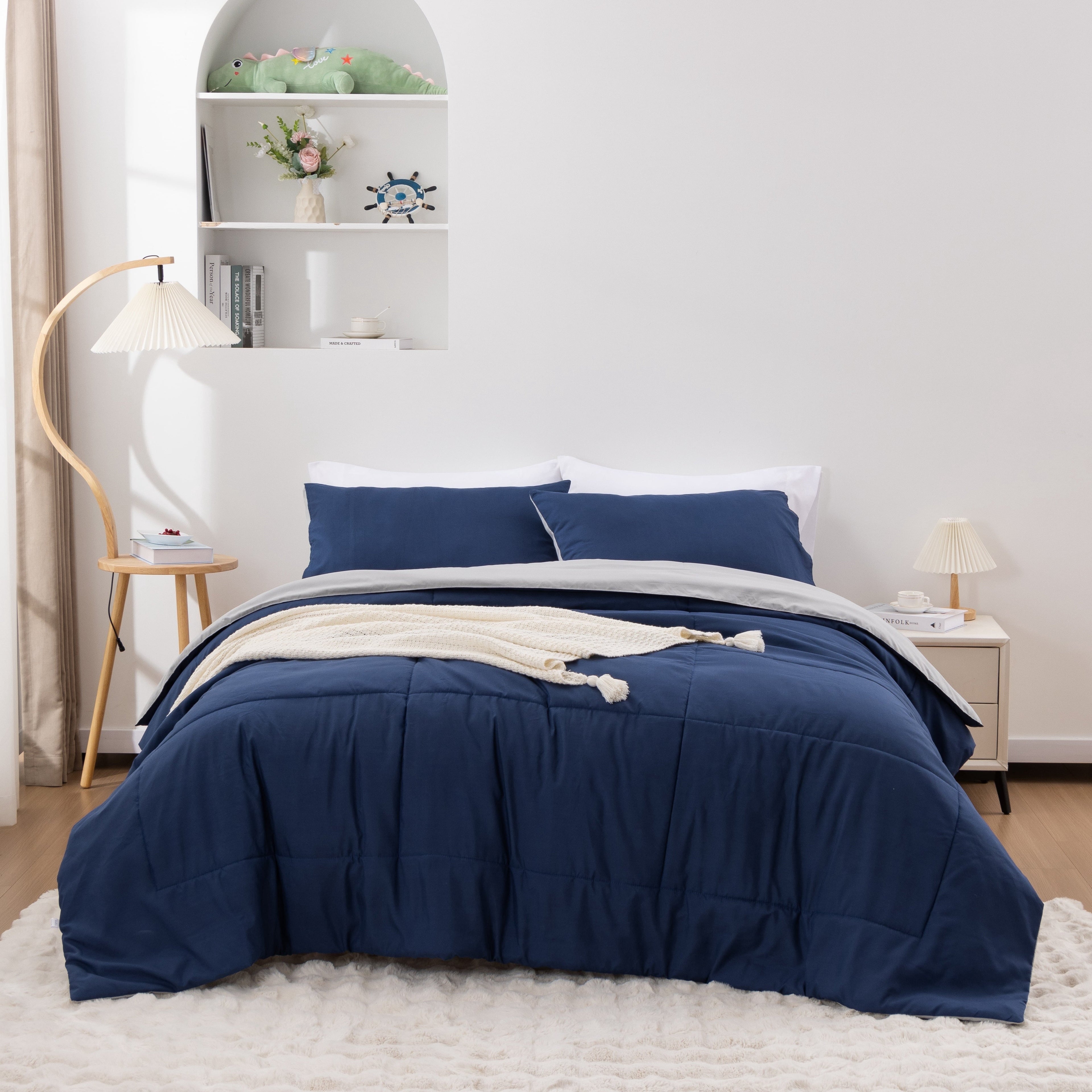 Hypoallergenic Cloud Queen Comforter Set All Season Reversible Bed Set with 2 Pillow Cases 3 Pieces Bedding Sets Down Alternative Blue/Gra... - All-Season Down Alternative Comforter Insert Detail