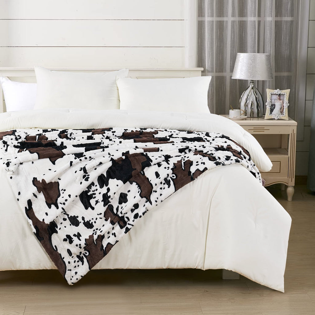 Cozy Fleece Cow Print Double Sided Faux Fur Throw Blanket, Soft Cozy Fuzzy Black and White Throw, 50x60 inches - Cozy Fleece Throw Blanket for Couch & Bed Detail