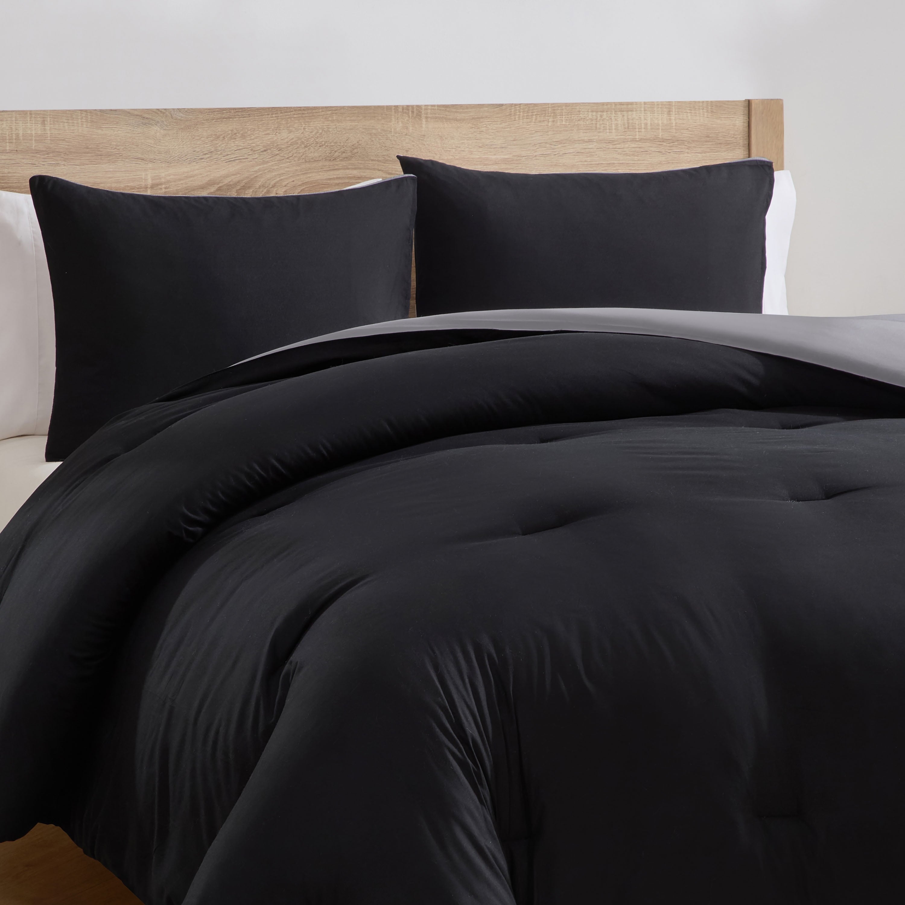 Heavyweight Warmth Comforter Sets, All Season Lightweight Reversible Queen Comforter Set, 3-Pc Bedding Sets, Black/Charcoal gray - Cloud-Like Soft Lightweight Bed Comforter Detail