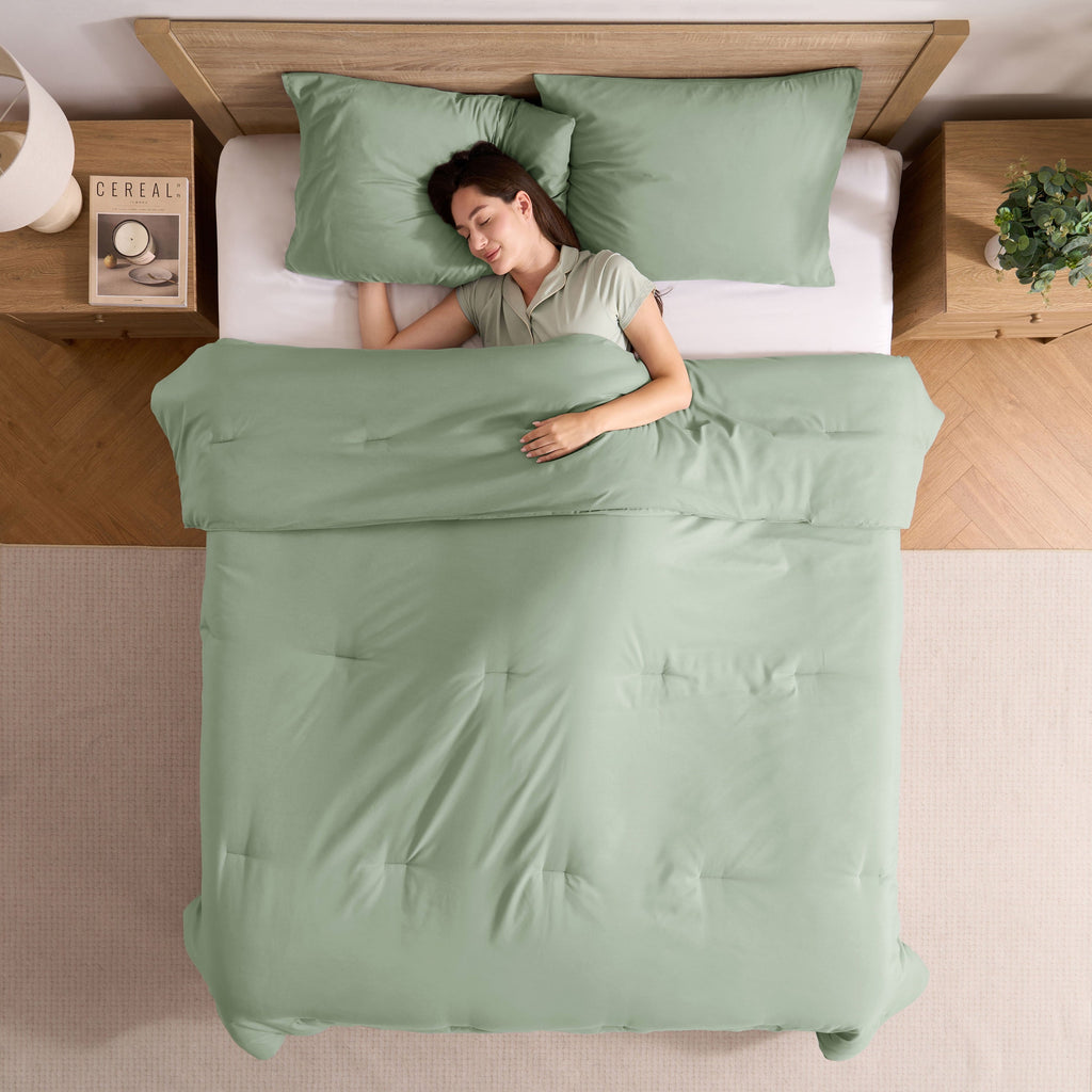 Fluffy Down Alternative Comforter Sets, All Season Lightweight Solid Queen Comforter Set, 3-Pc Bedding Sets, Sage Green - Cloud-Like Soft Lightweight Bed Comforter Detail
