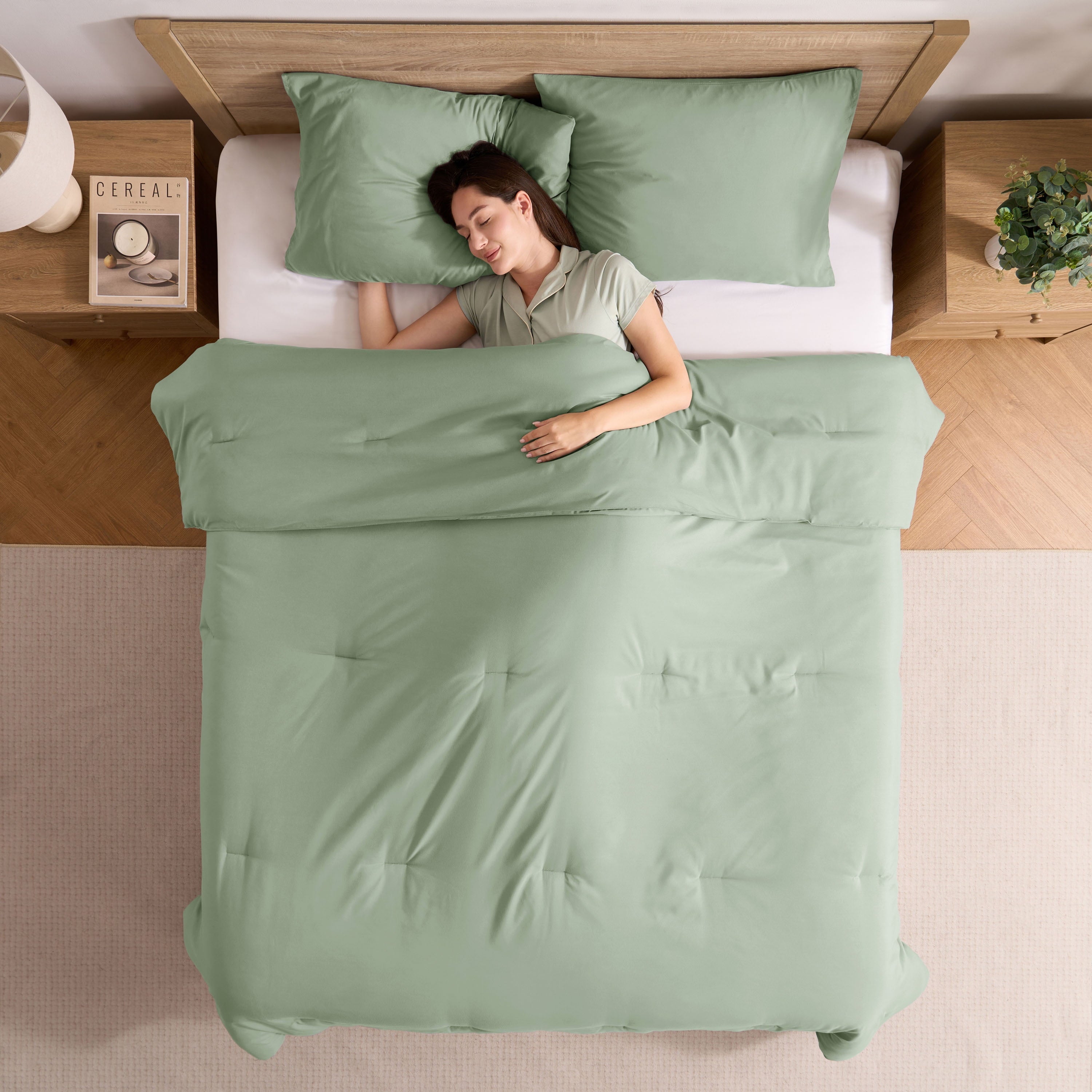 Fluffy Down Alternative Comforter Sets, All Season Lightweight Solid Queen Comforter Set, 3-Pc Bedding Sets, Sage Green - Cloud-Like Soft Lightweight Bed Comforter Detail