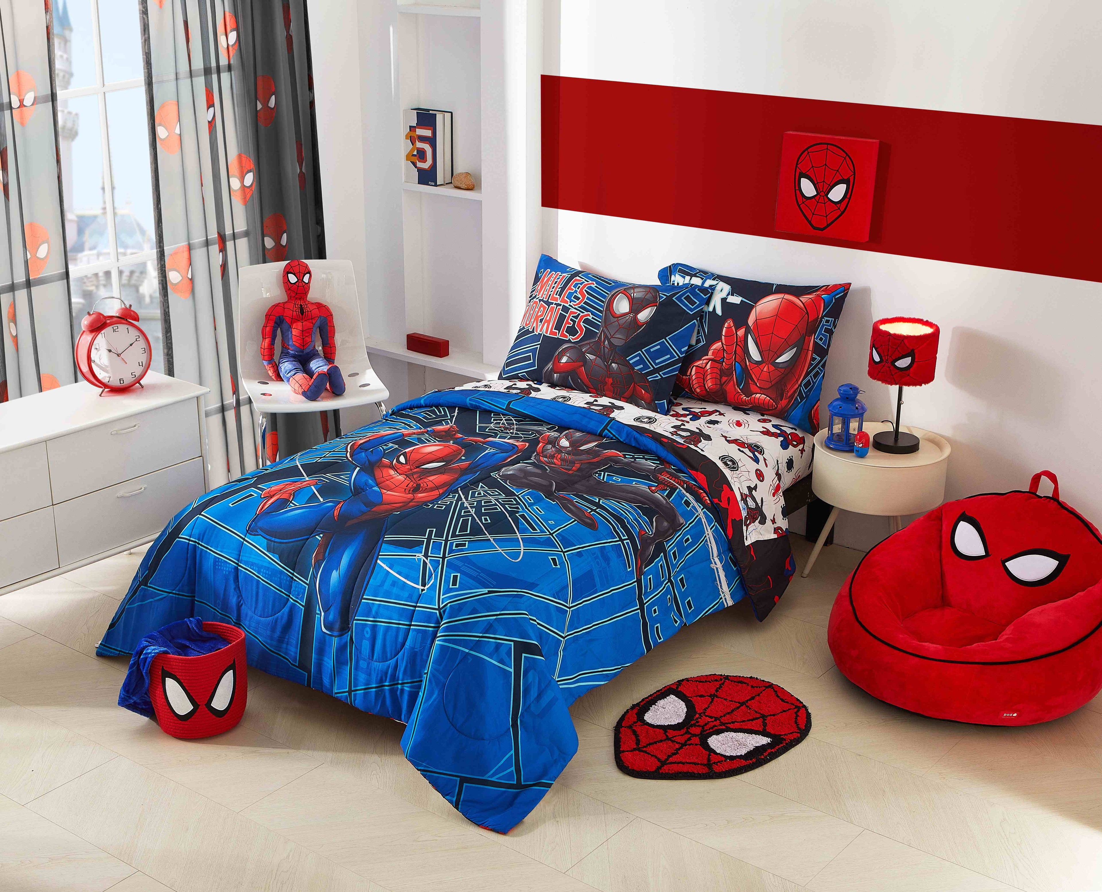 Luxurious Quilted Spiderman Techno City Kids 2 Piece Blue Reversible Comforter and Pillowcase Set, Twin/Full - Cloud-Like Soft Lightweight Bed Comforter Detail