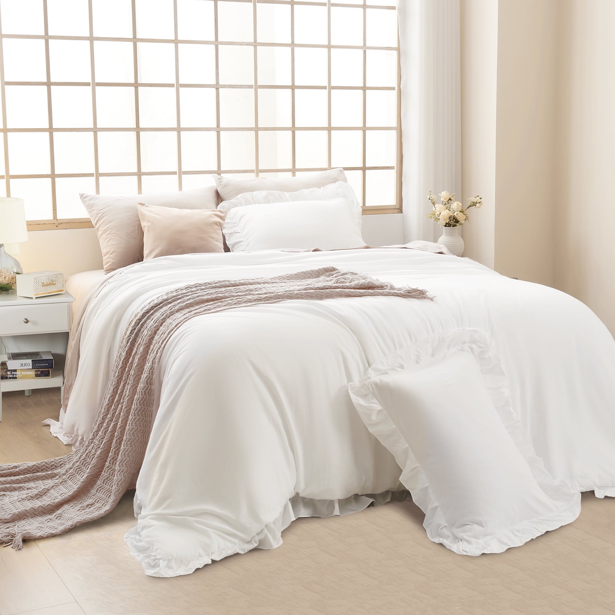 All-Season Queen Comforter Set White, 3 Pieces Soft Fluffy Farmhouse Ruffle Bedding Comforter Sets for Queen Bed, All Season Lig... - Cloud-Like Soft Lightweight Bed Comforter Detail